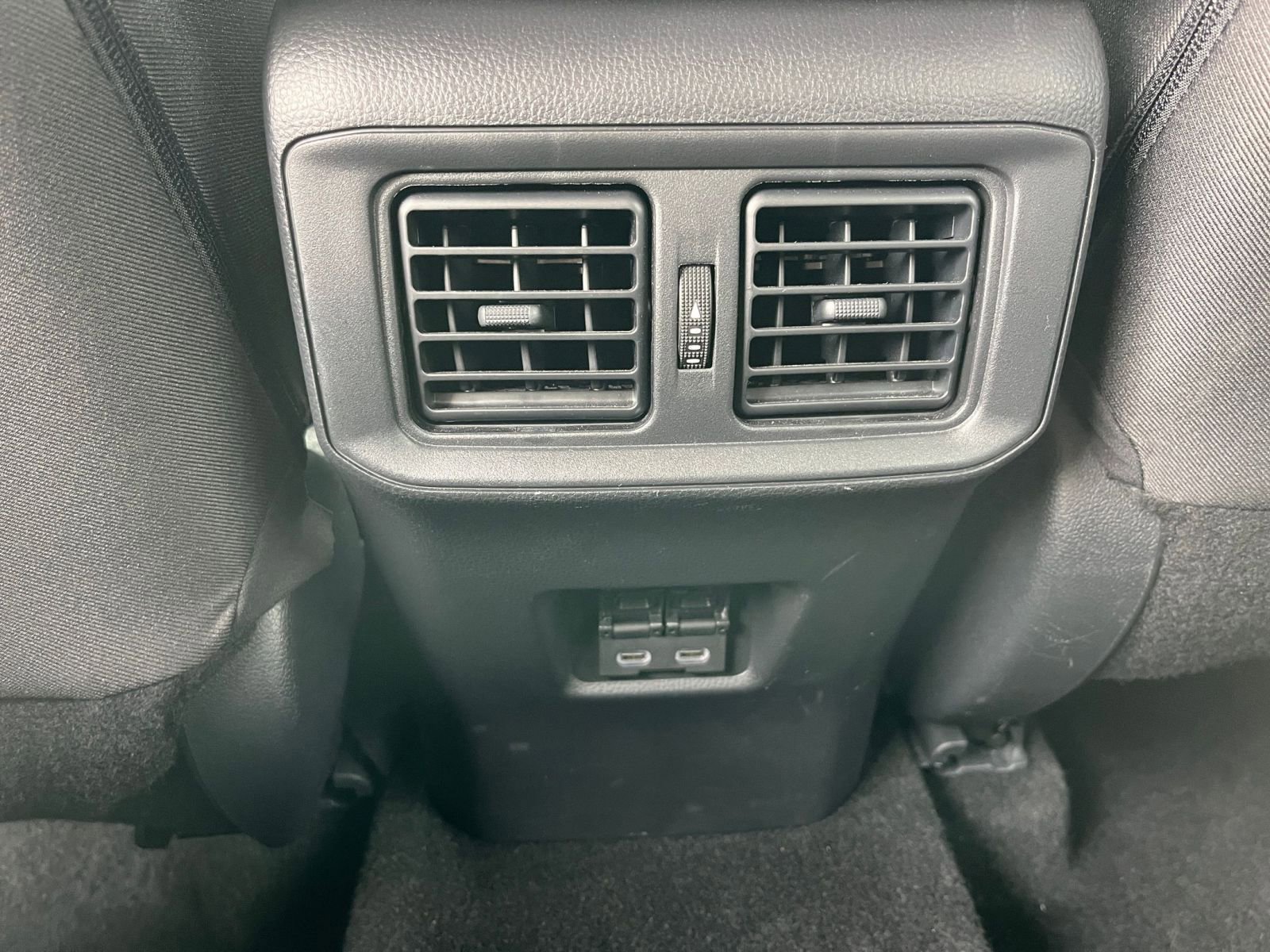 Thumbnail: 2025 Toyota RAV4 - 25