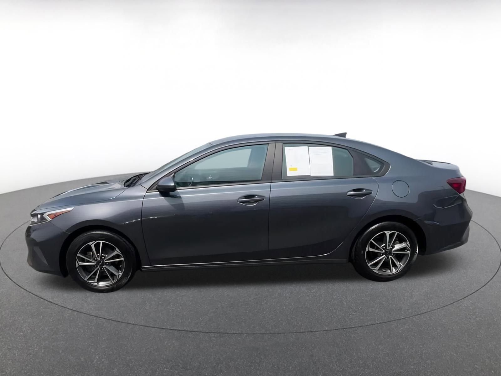 Thumbnail: 2023 Kia Forte - 8