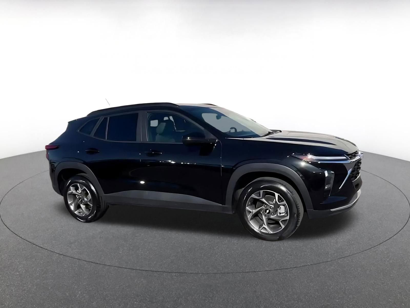 Thumbnail: 2025 Chevrolet Trax - 2