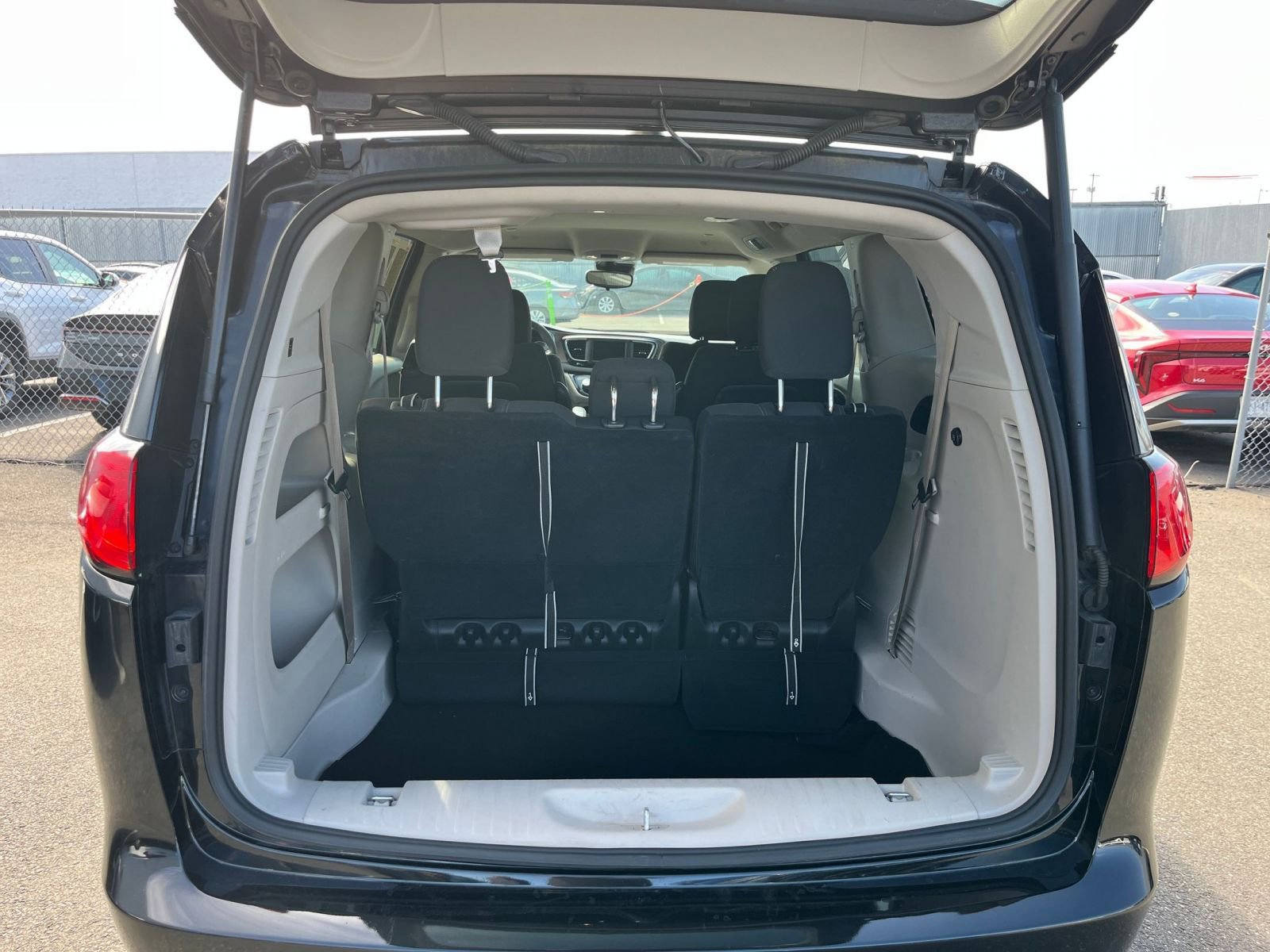 Thumbnail: 2023 Chrysler Voyager - 34