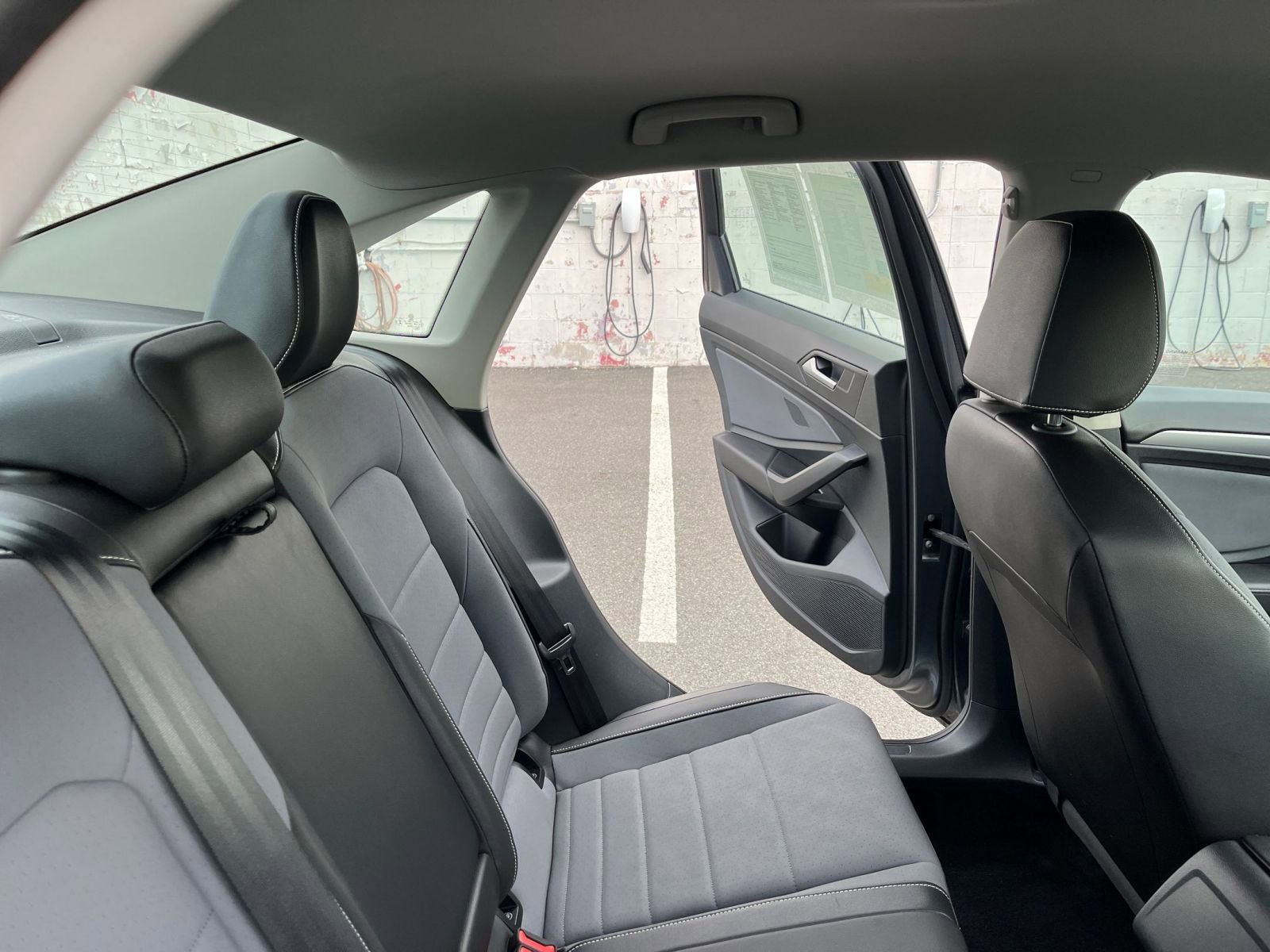 Thumbnail: 2025 Volkswagen Jetta - 35