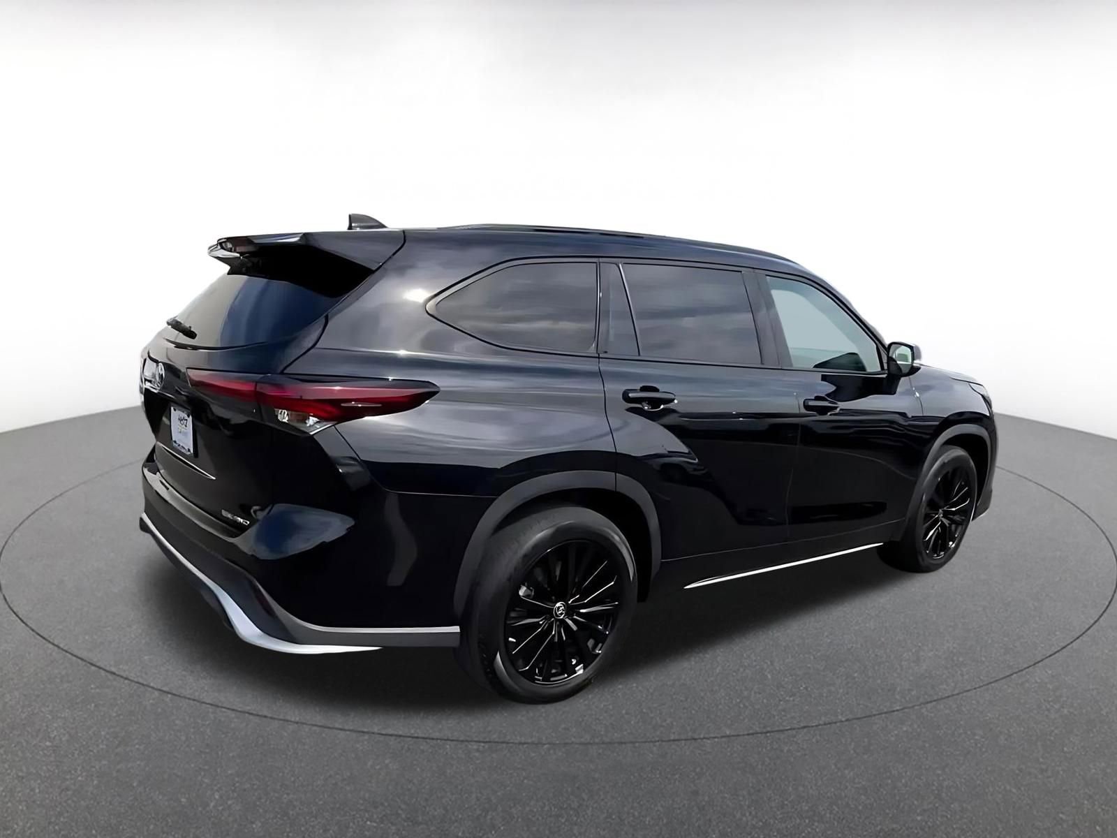 Thumbnail: 2025 Toyota Highlander - 15