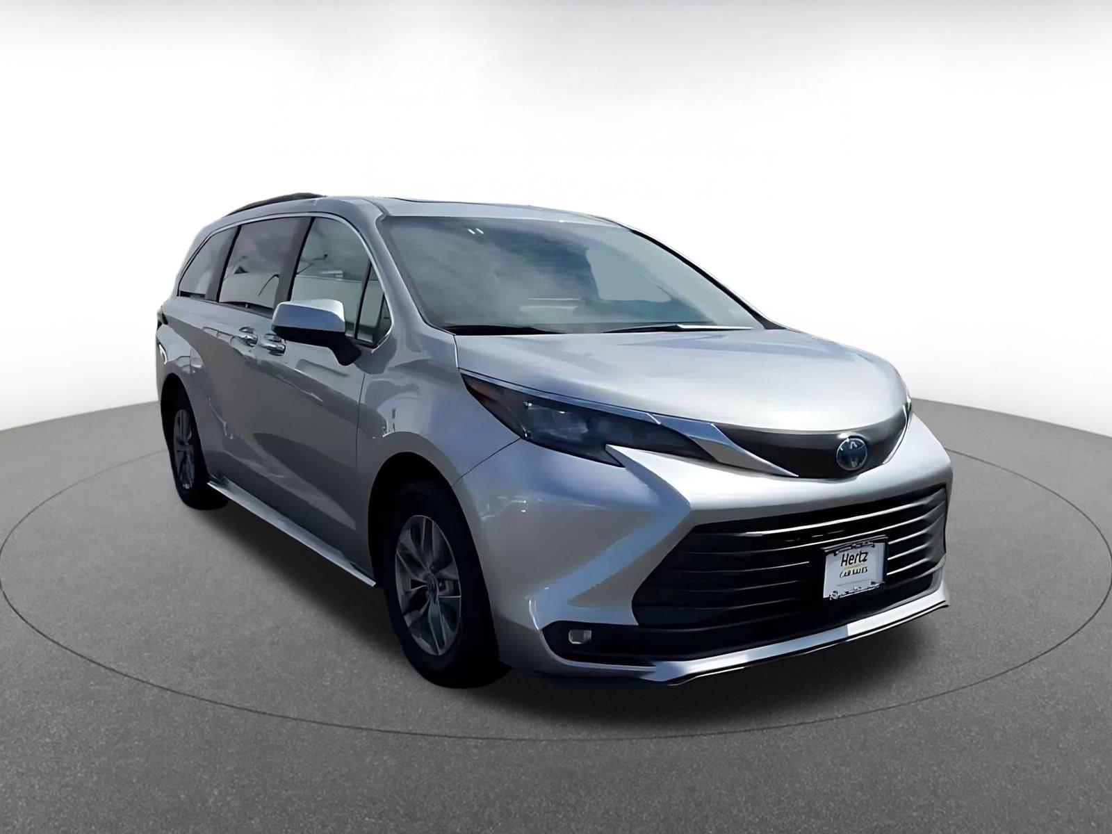 Thumbnail: 2025 Toyota Sienna - 3