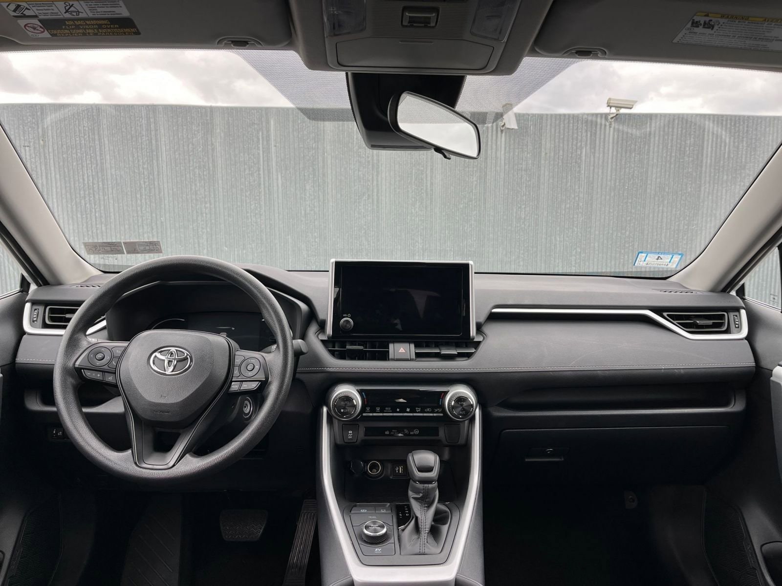 Thumbnail: 2025 Toyota RAV4 - 32