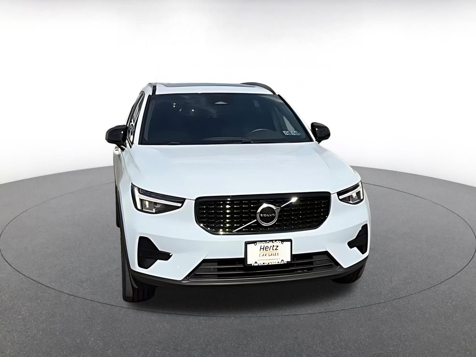 Thumbnail: 2024 Volvo XC40 - 5