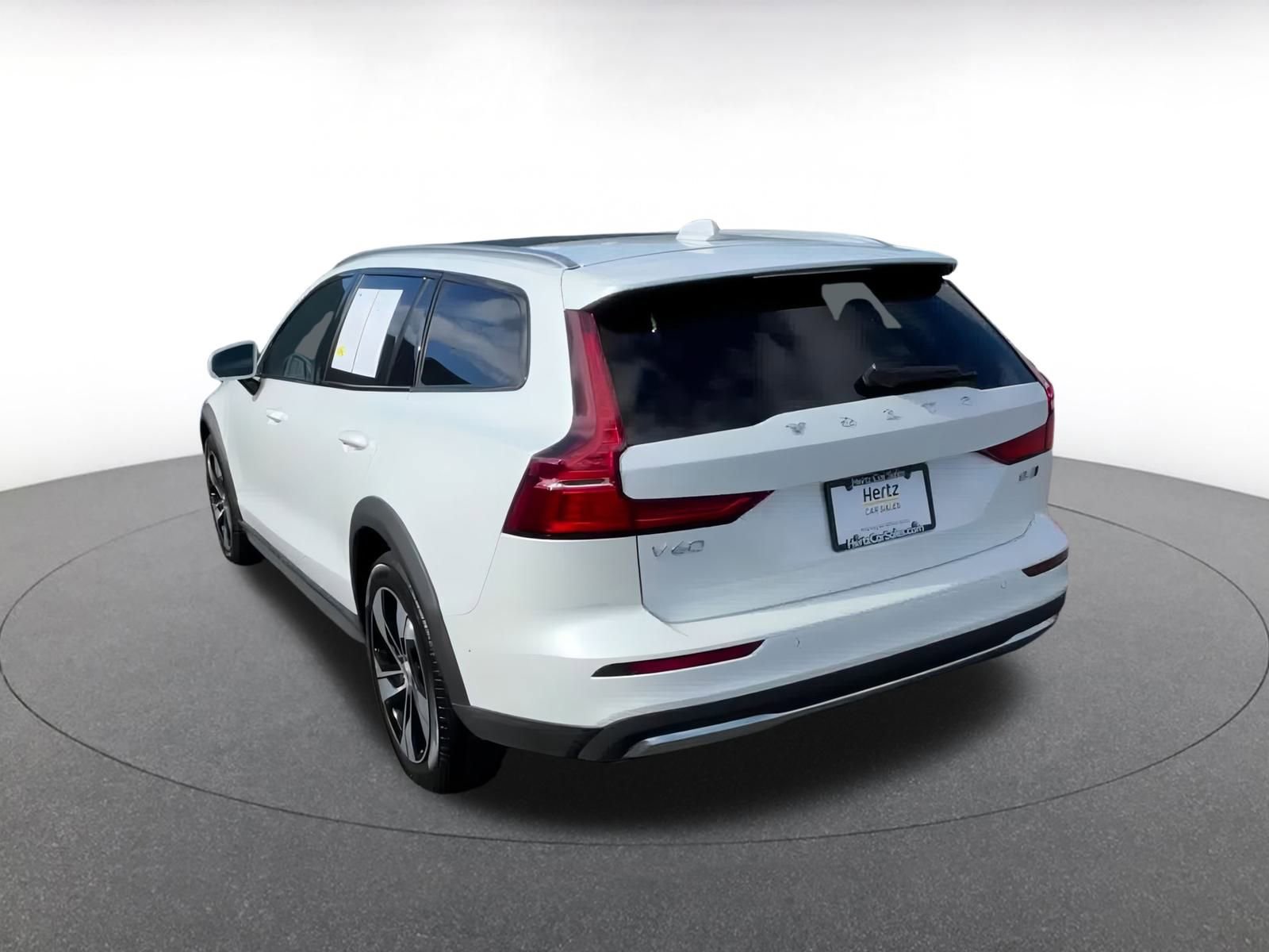 Thumbnail: 2025 Volvo S60 - 11