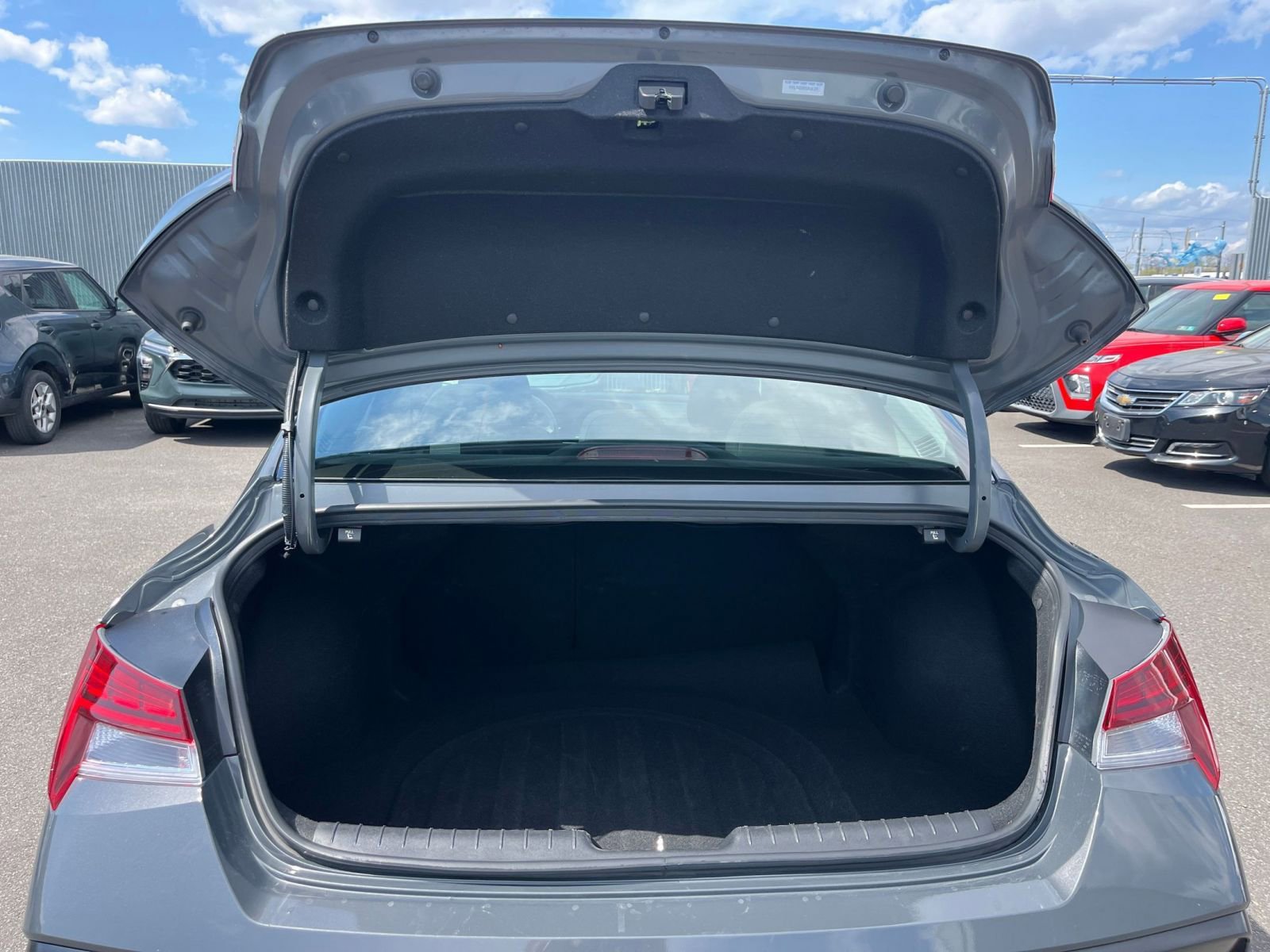 Thumbnail: 2025 Hyundai Elantra - 32