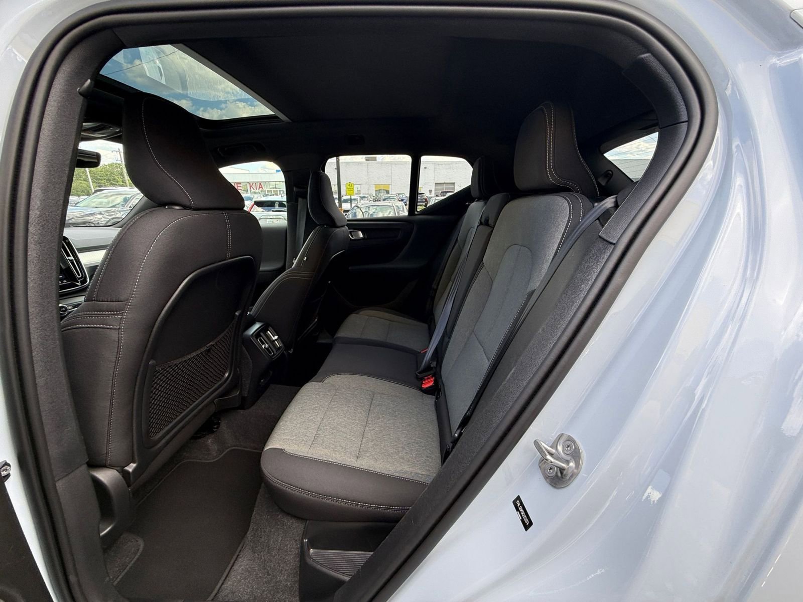 Thumbnail: 2024 Volvo XC40 - 27