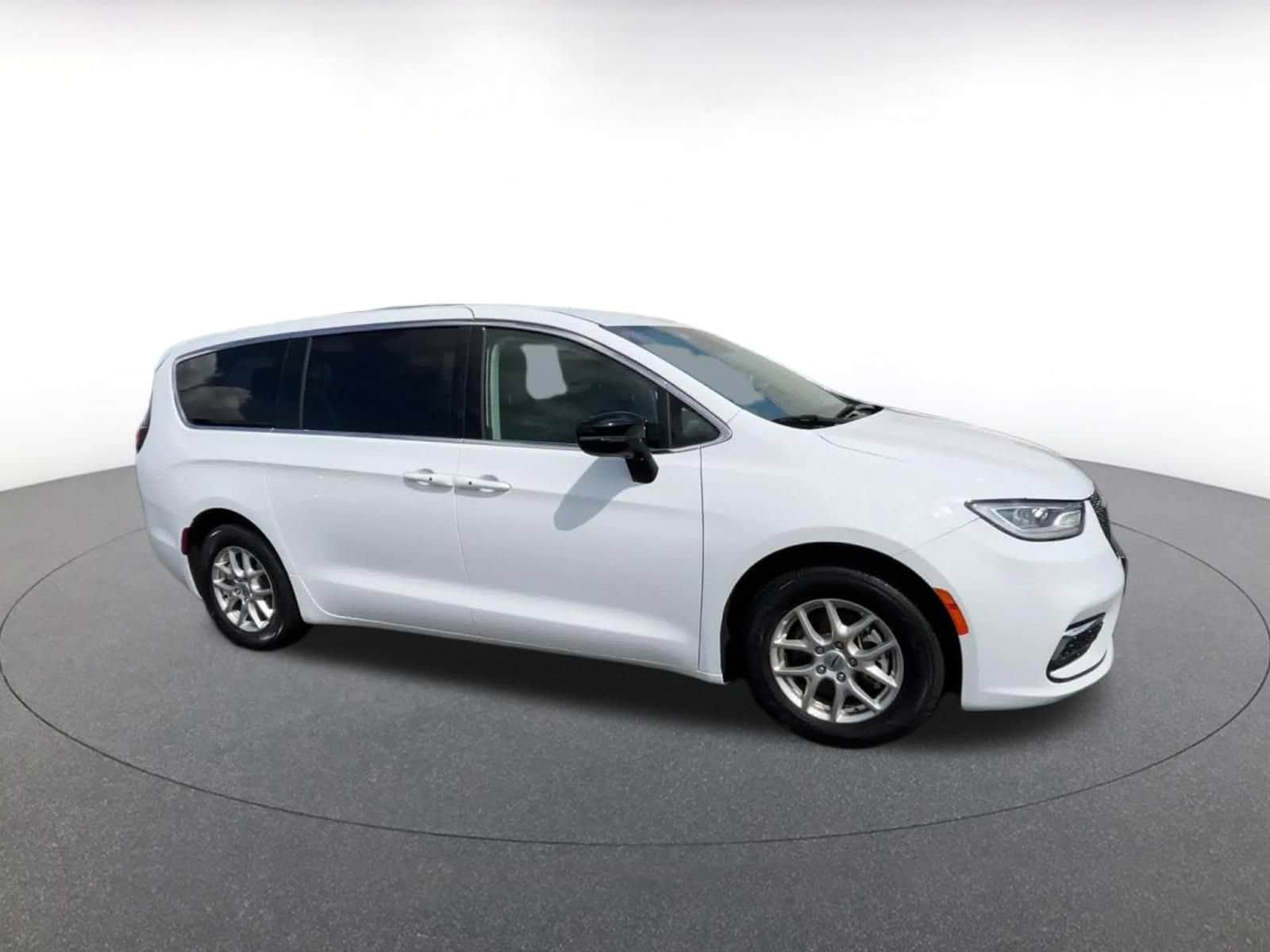 Thumbnail: 2024 Chrysler Pacifica - 2