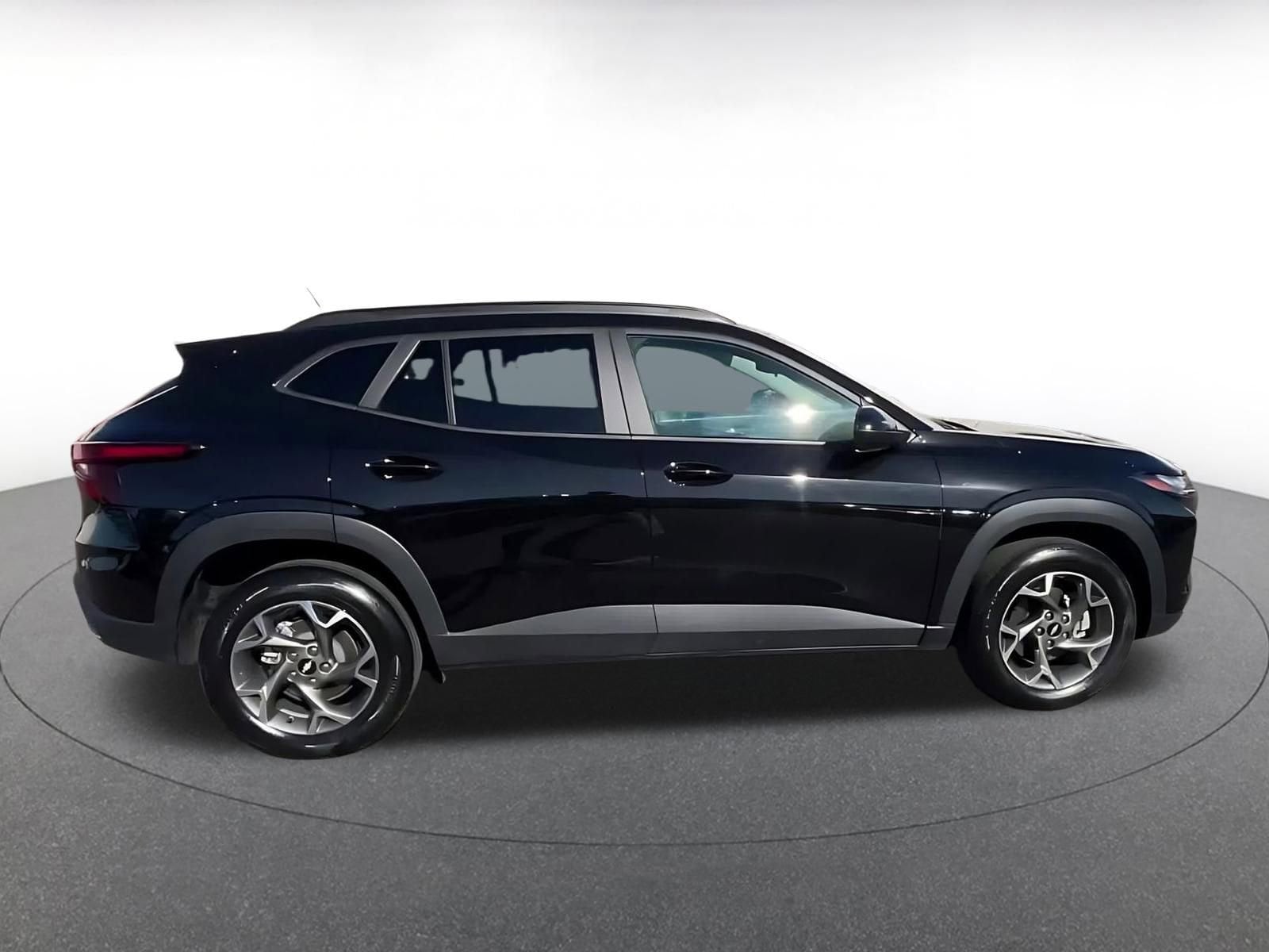 Thumbnail: 2025 Chevrolet Trax - 16