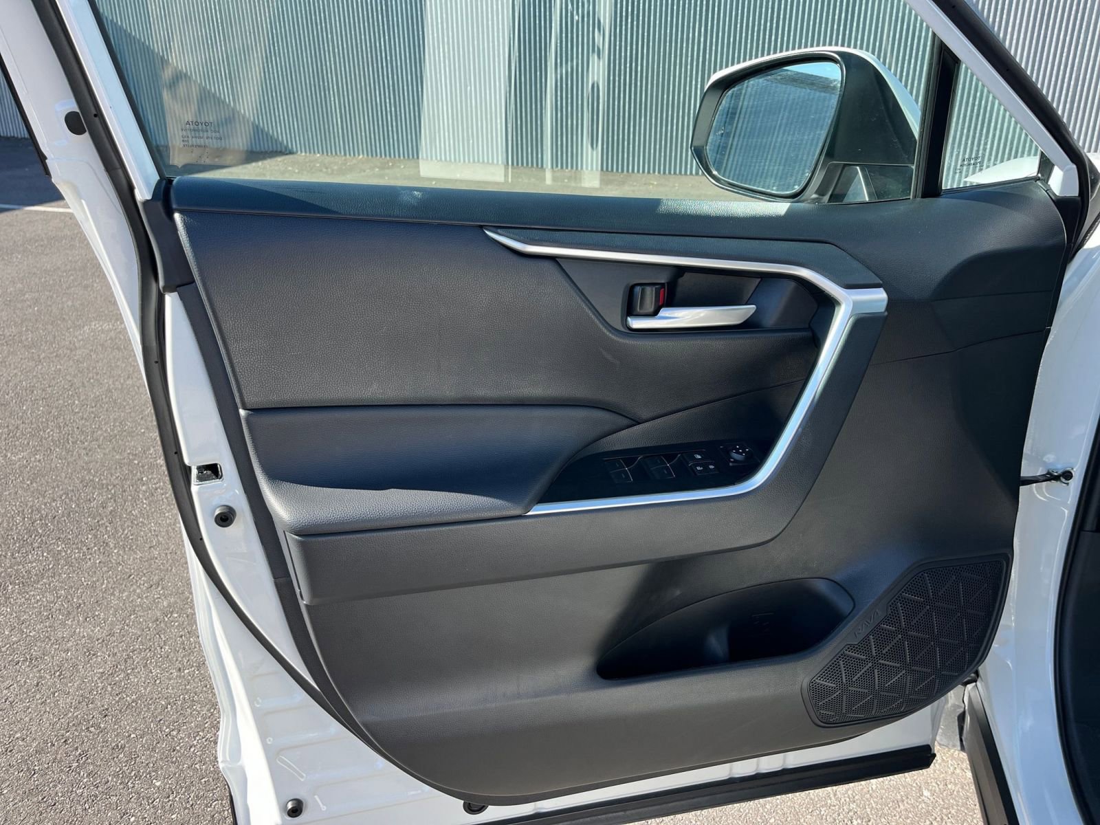 Thumbnail: 2025 Toyota RAV4 - 20