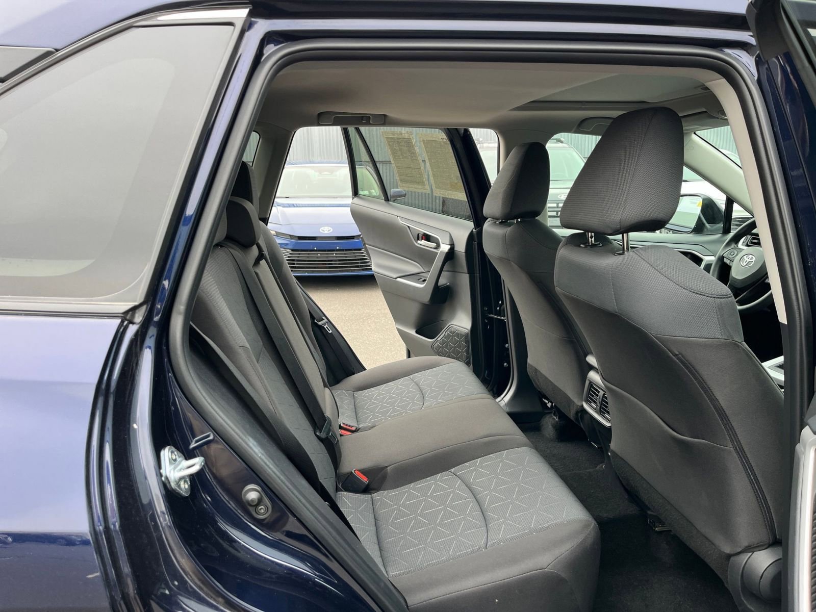 Thumbnail: 2025 Toyota RAV4 - 25