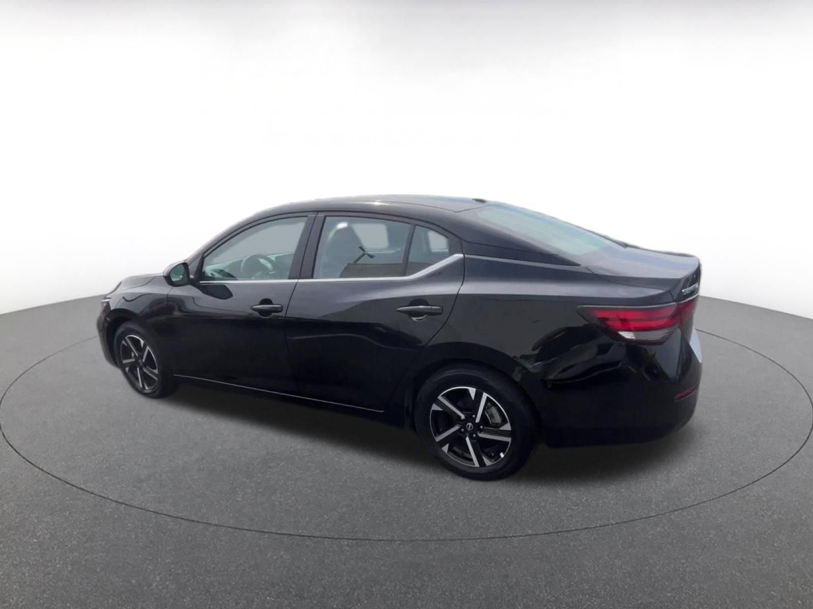 Thumbnail: 2025 Nissan Sentra - 10