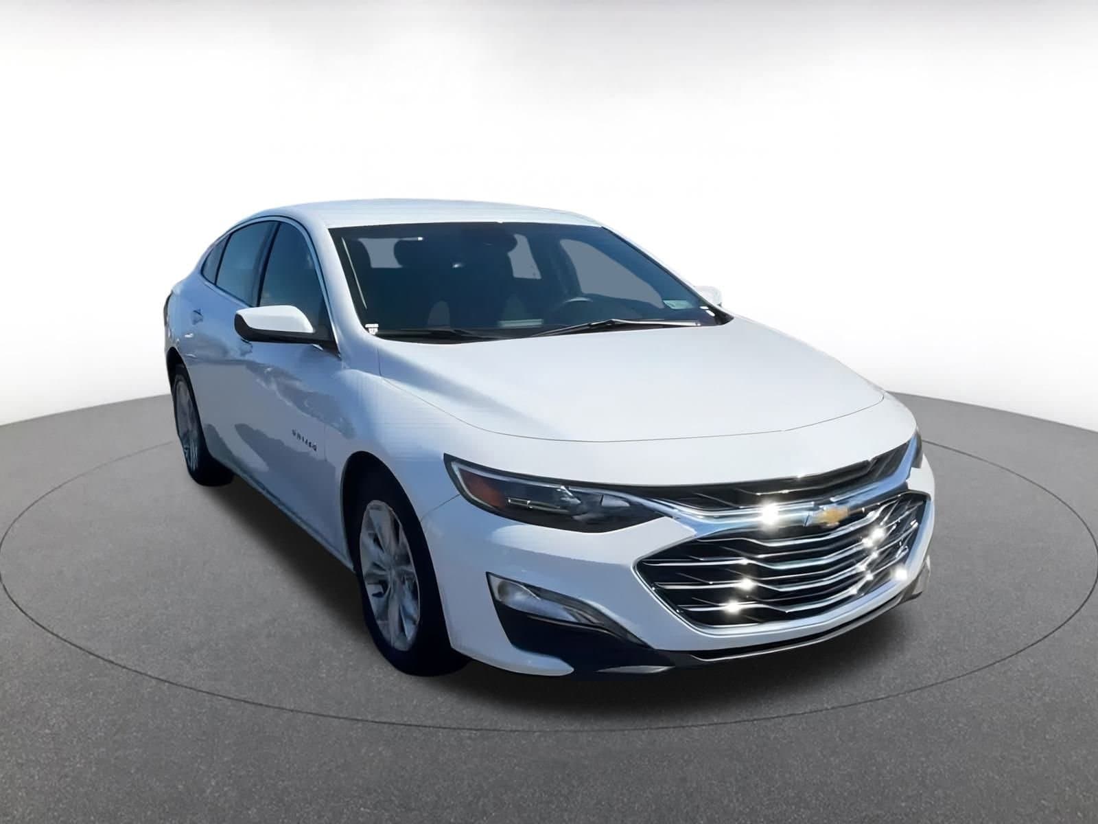 Thumbnail: 2024 Chevrolet Malibu - 3