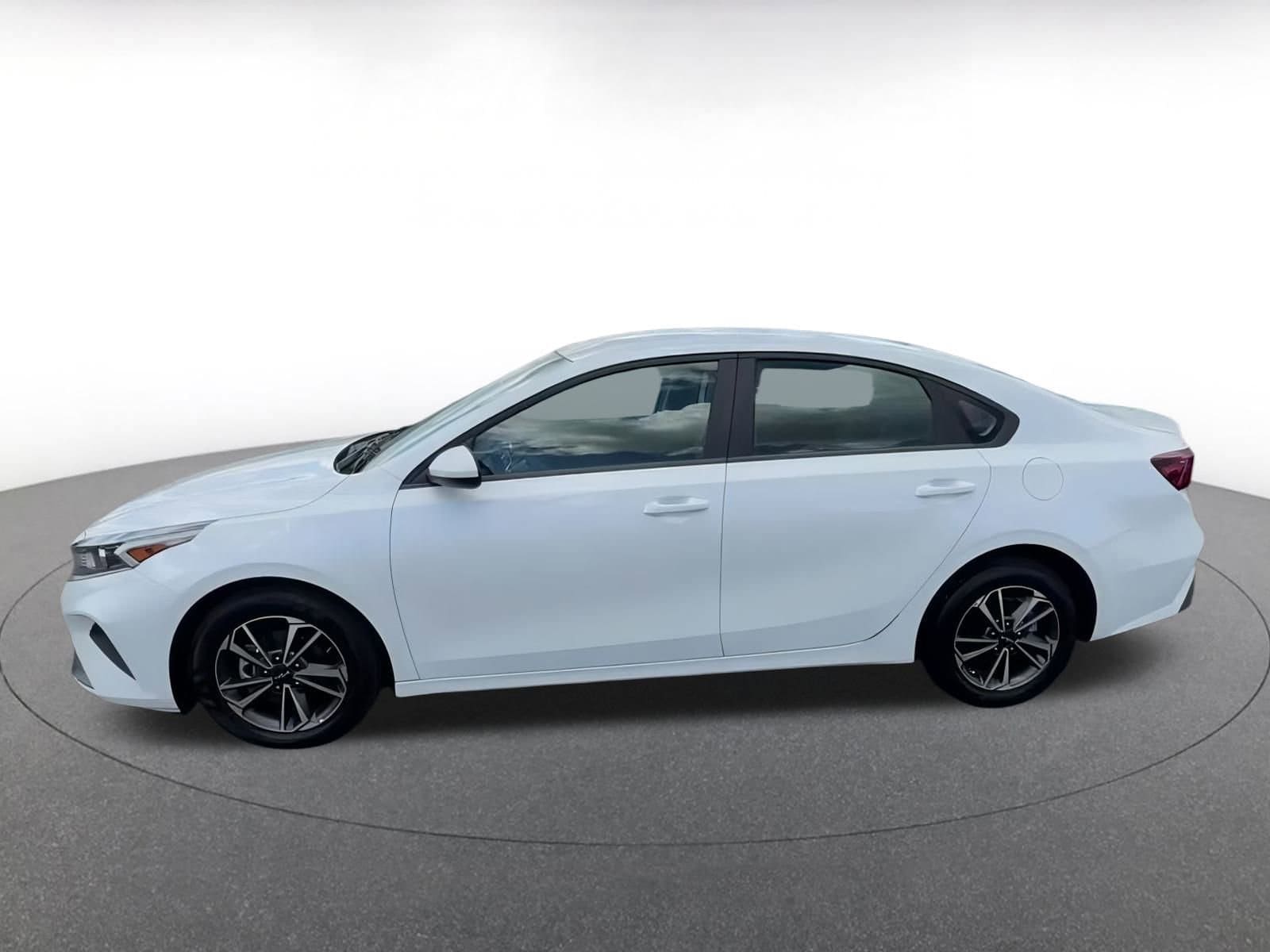 Thumbnail: 2024 Kia Forte - 8