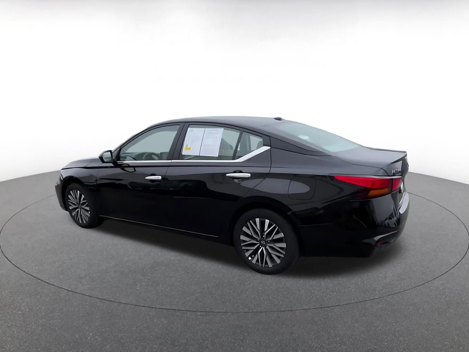 Thumbnail: 2025 Nissan Altima - 10