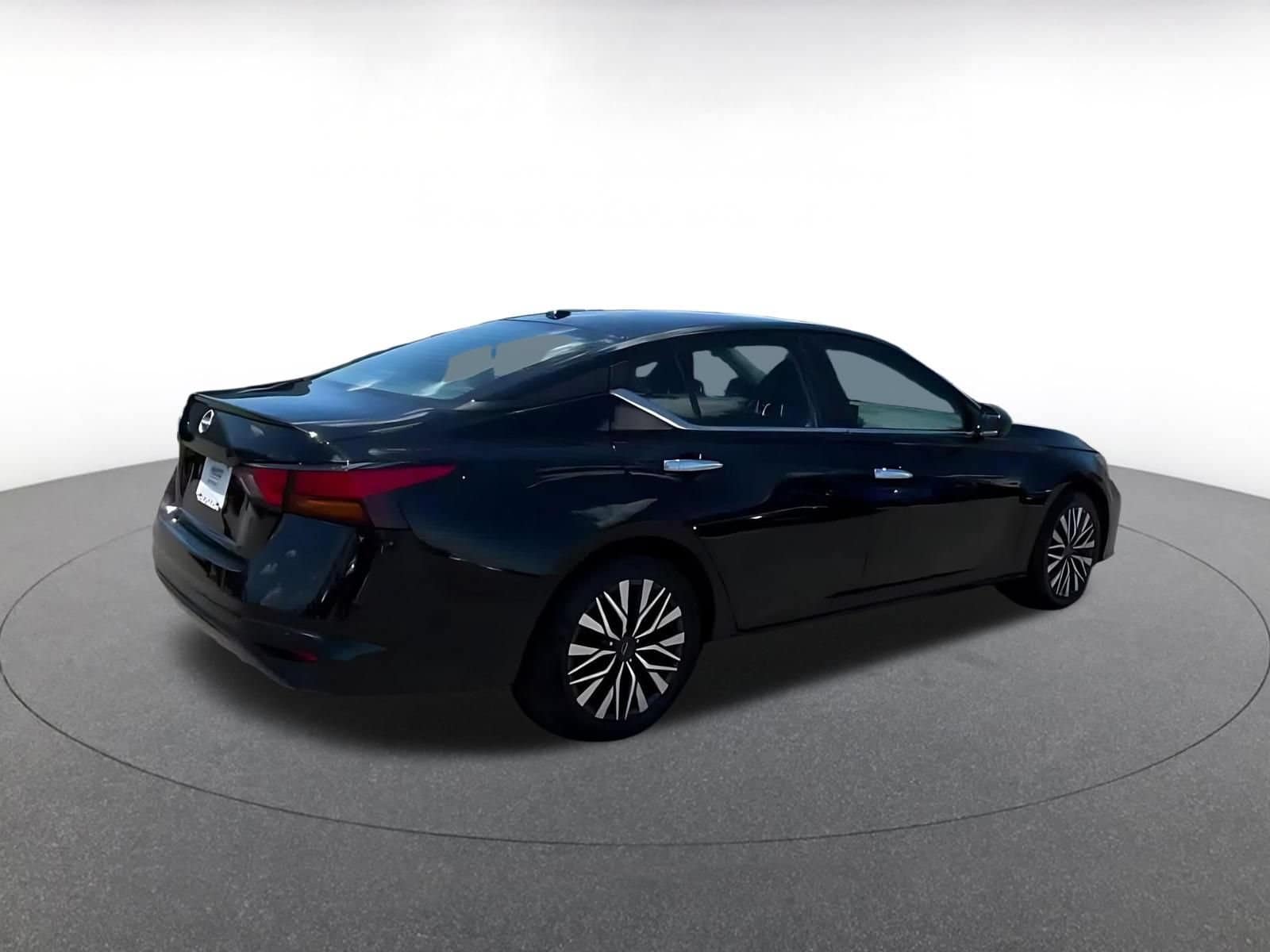 Thumbnail: 2025 Nissan Altima - 15