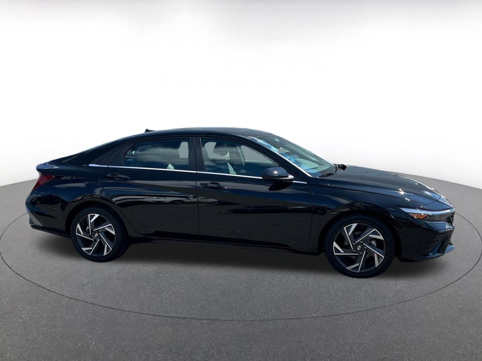 Thumbnail: 2025 Hyundai Elantra - 15