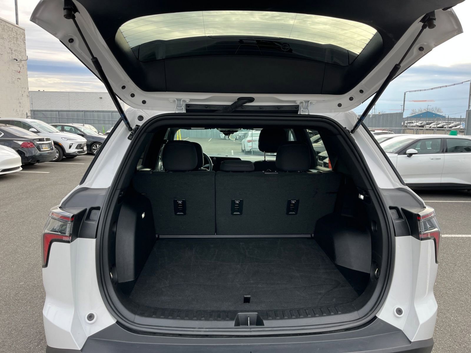 Thumbnail: 2025 Chevrolet Equinox - 30