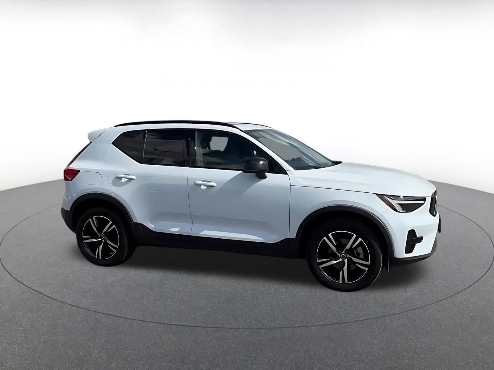 Thumbnail: 2024 Volvo XC40 - 2