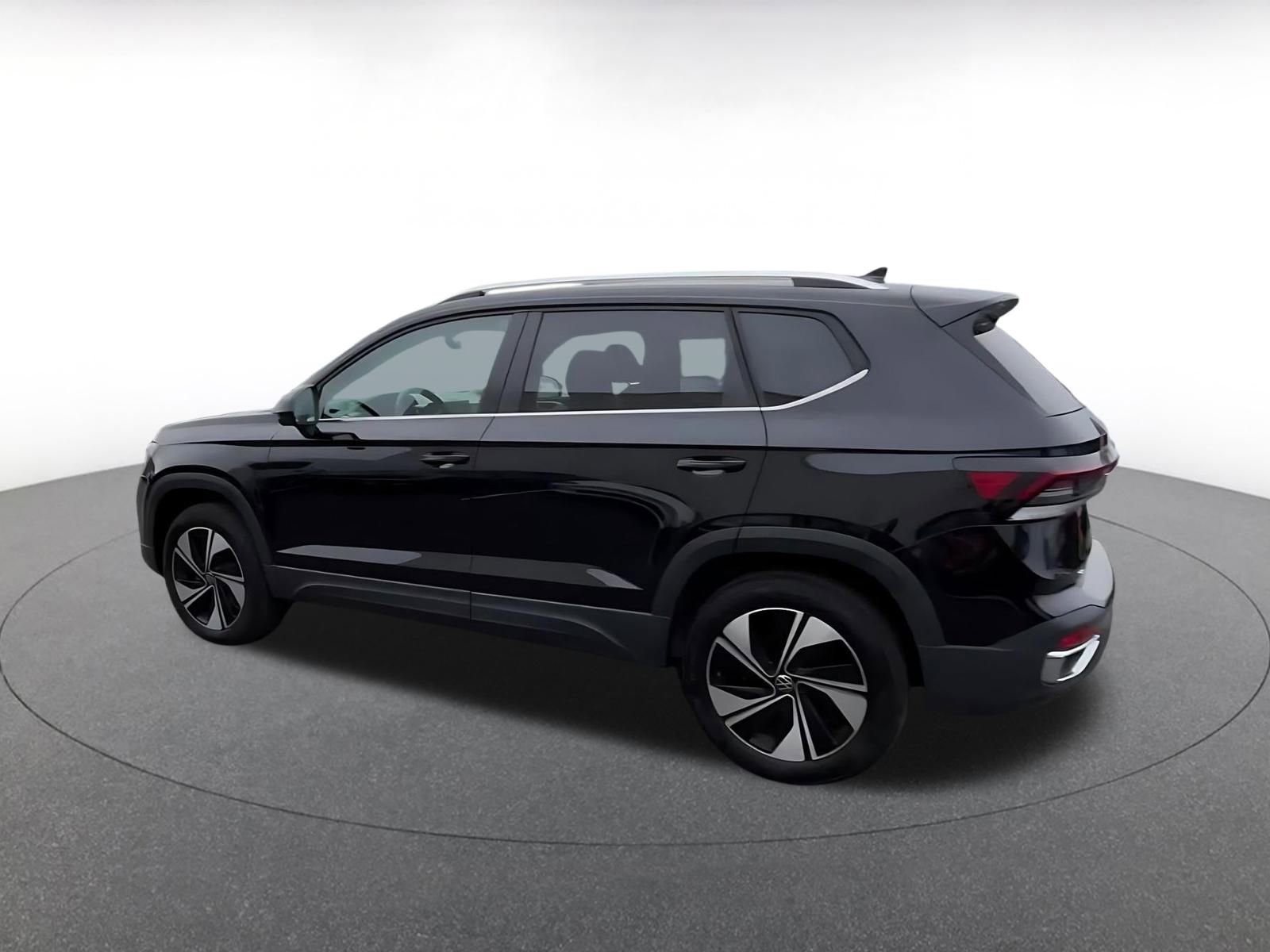 Thumbnail: 2025 Volkswagen Taos - 10