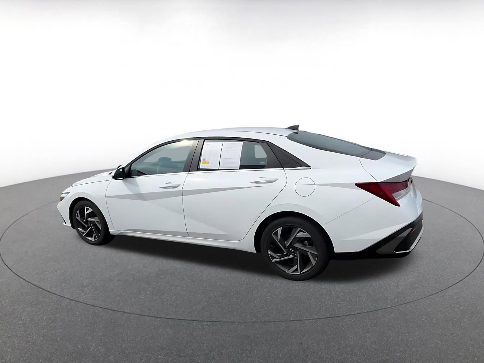 Thumbnail: 2025 Hyundai Elantra - 10