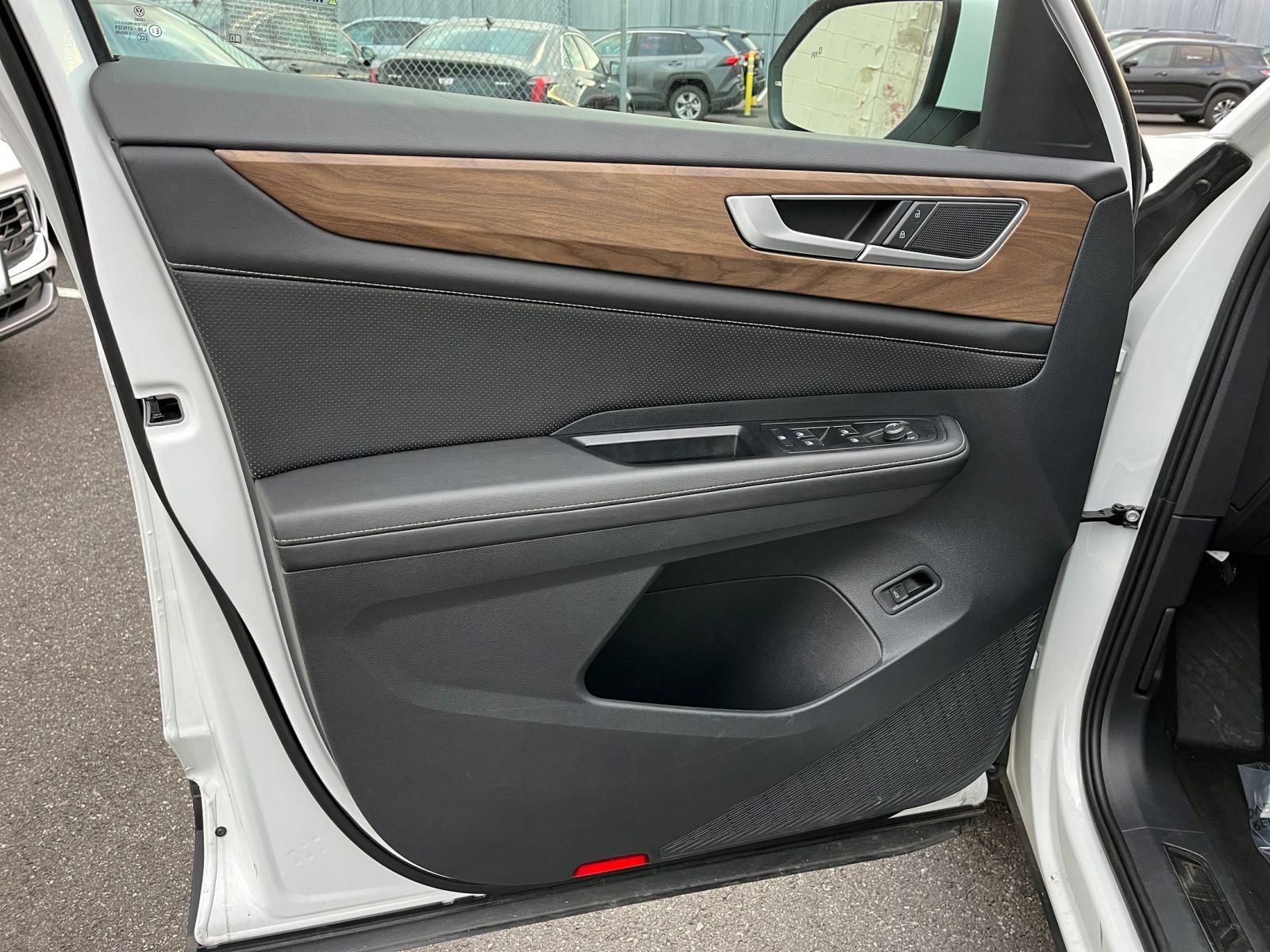 Thumbnail: 2025 Volkswagen Atlas - 20