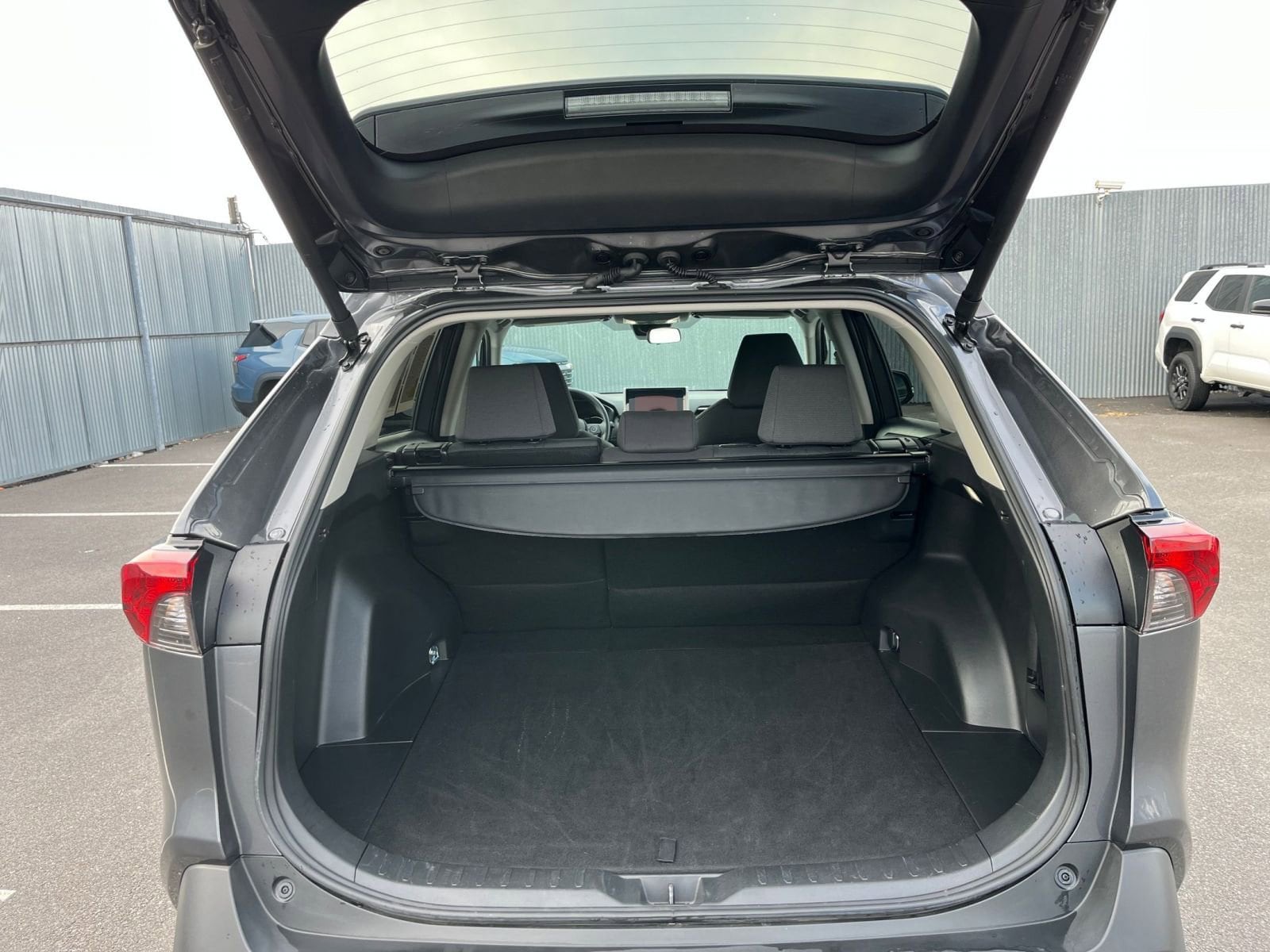 Thumbnail: 2025 Toyota RAV4 - 31