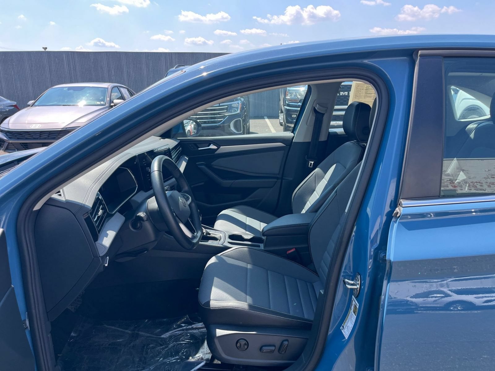 Thumbnail: 2025 Volkswagen Jetta - 27