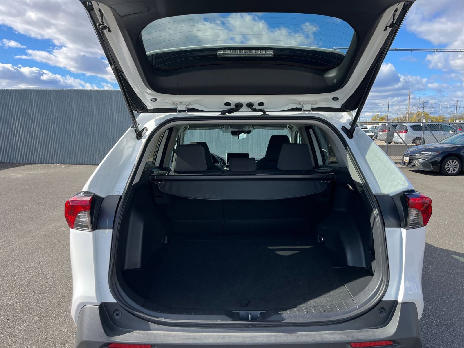 Thumbnail: 2025 Toyota RAV4 - 31