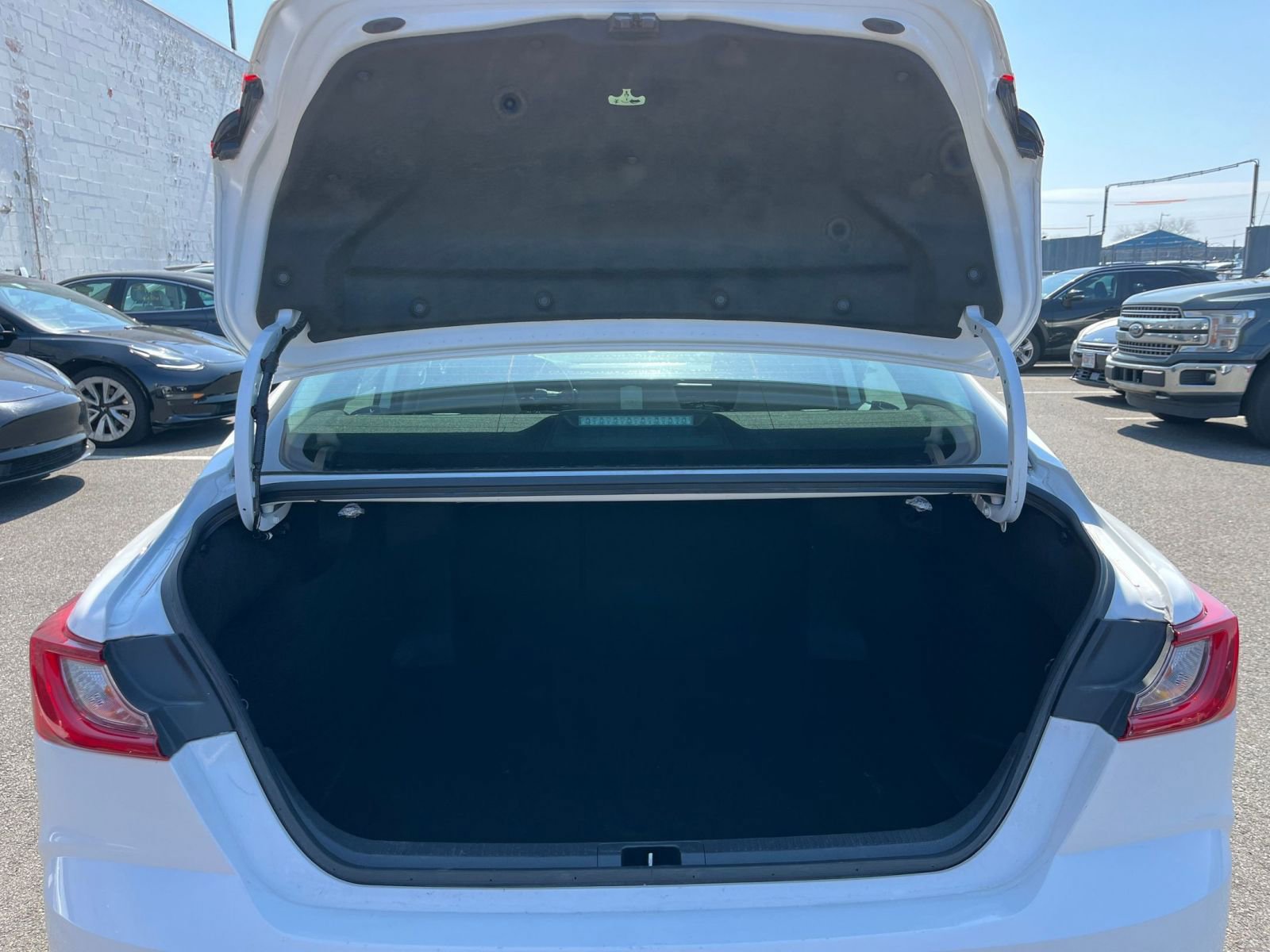 Thumbnail: 2025 Toyota Camry - 30