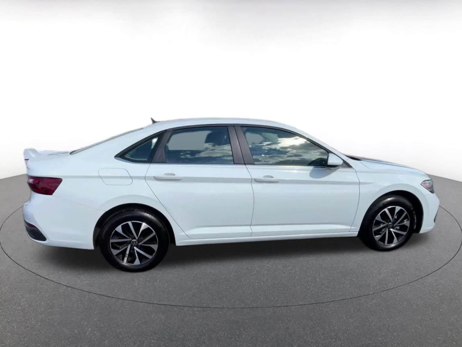 Thumbnail: 2024 Volkswagen Jetta - 16