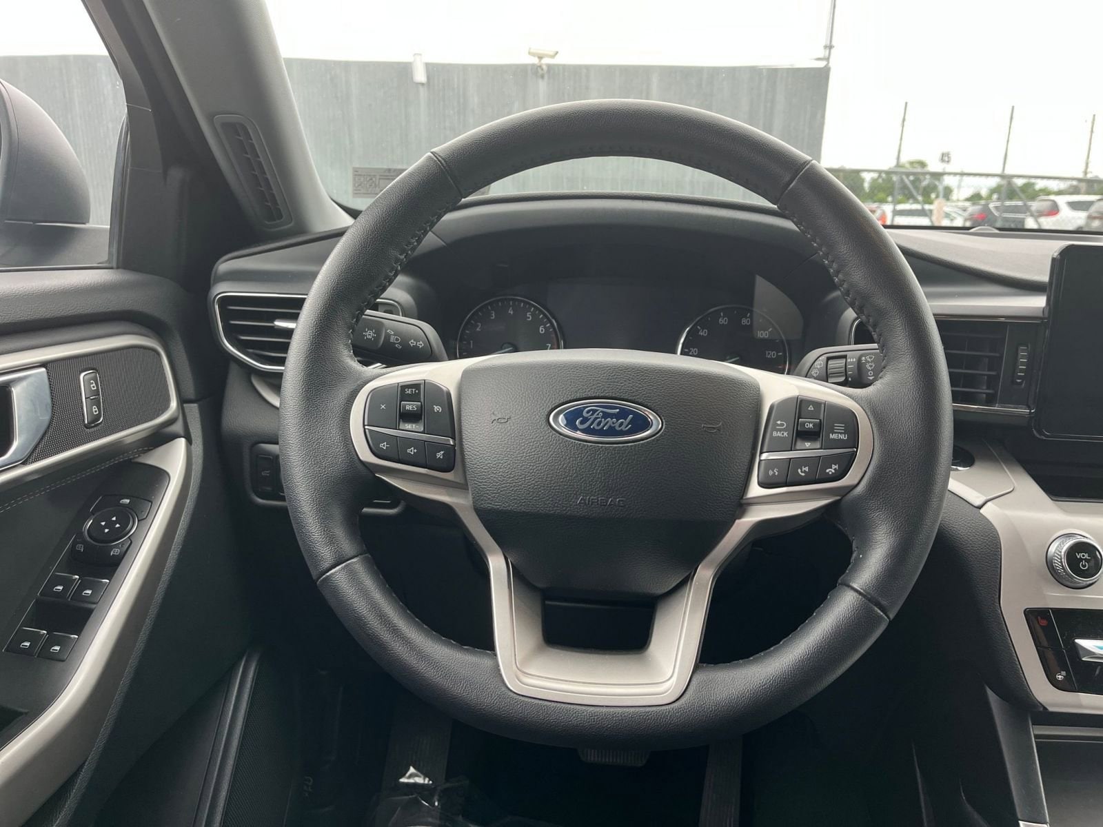 Thumbnail: 2024 Ford Explorer - 28