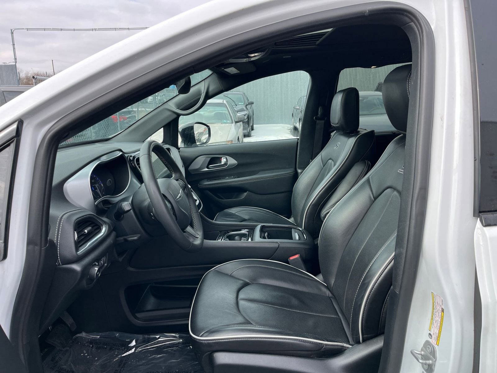 Thumbnail: 2025 Chrysler Pacifica - 28