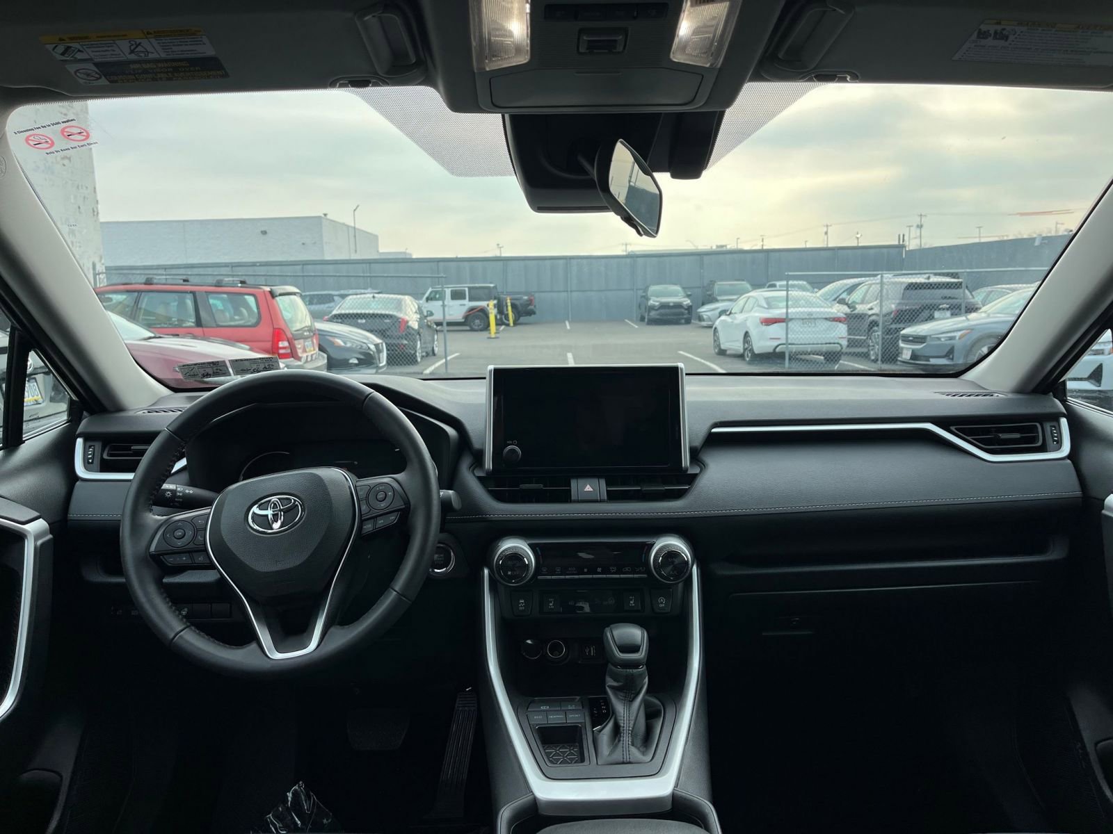 Thumbnail: 2025 Toyota RAV4 - 33