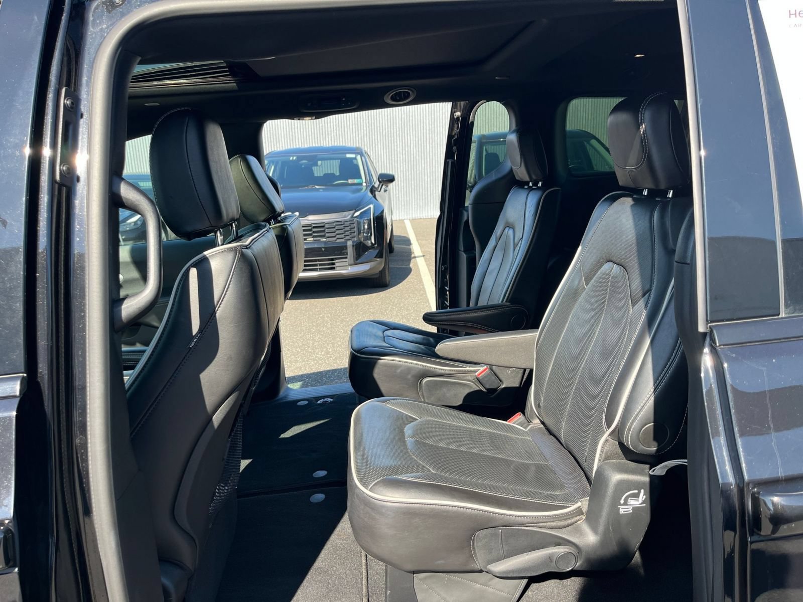 Thumbnail: 2025 Chrysler Pacifica - 27