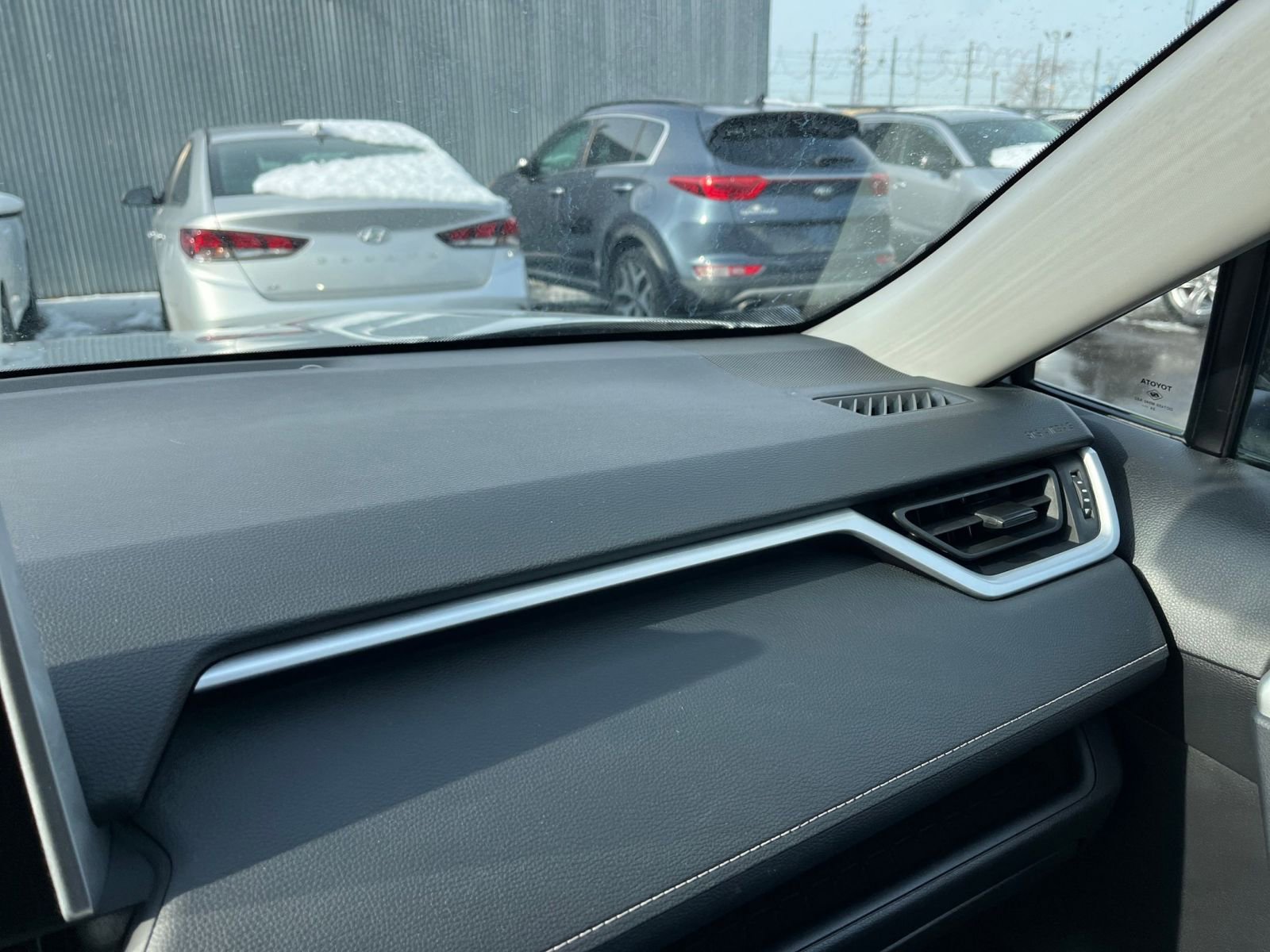 Thumbnail: 2025 Toyota RAV4 - 34