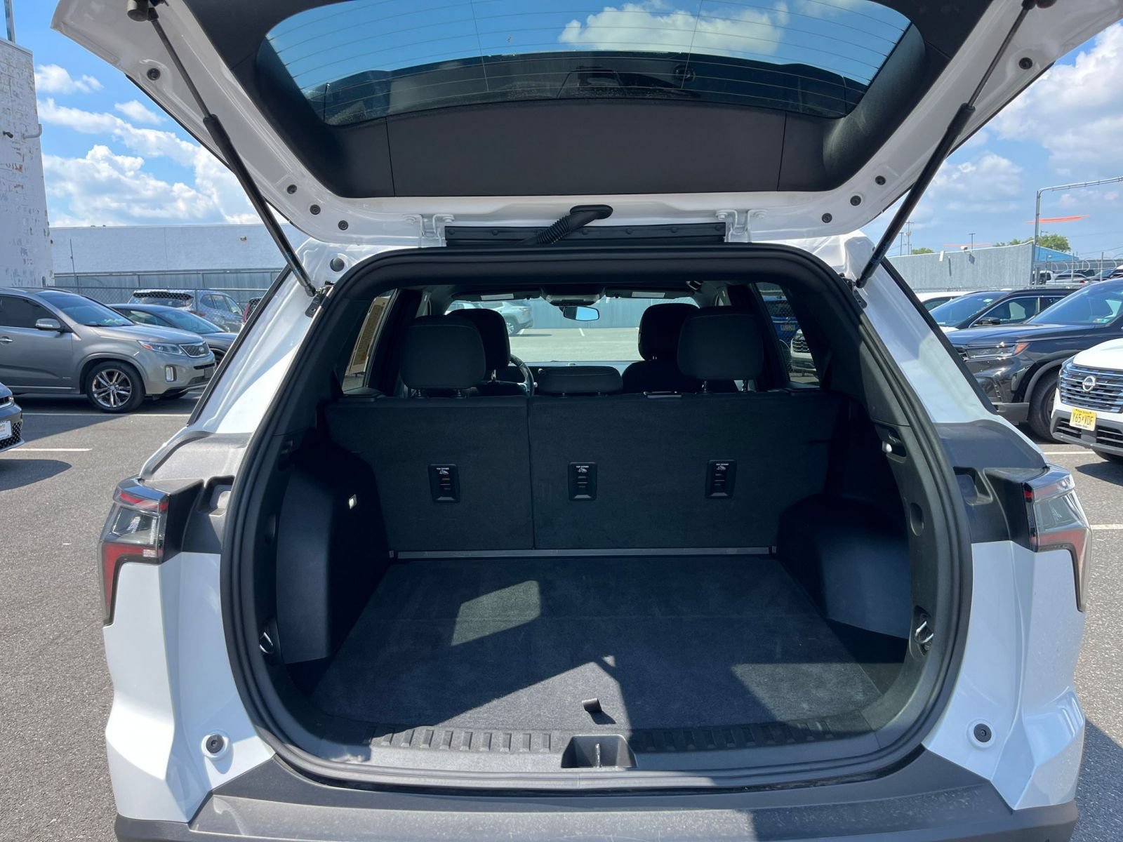 Thumbnail: 2025 Chevrolet Equinox - 31