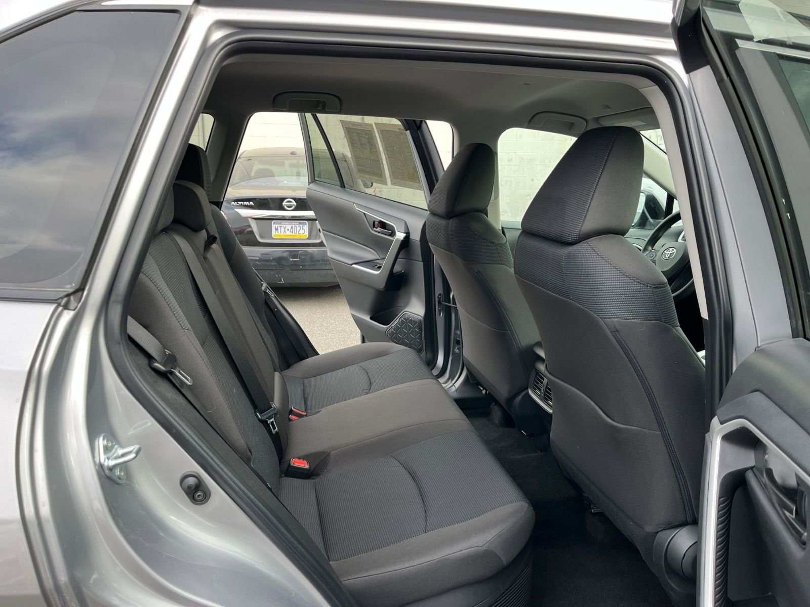 Thumbnail: 2025 Toyota RAV4 - 25