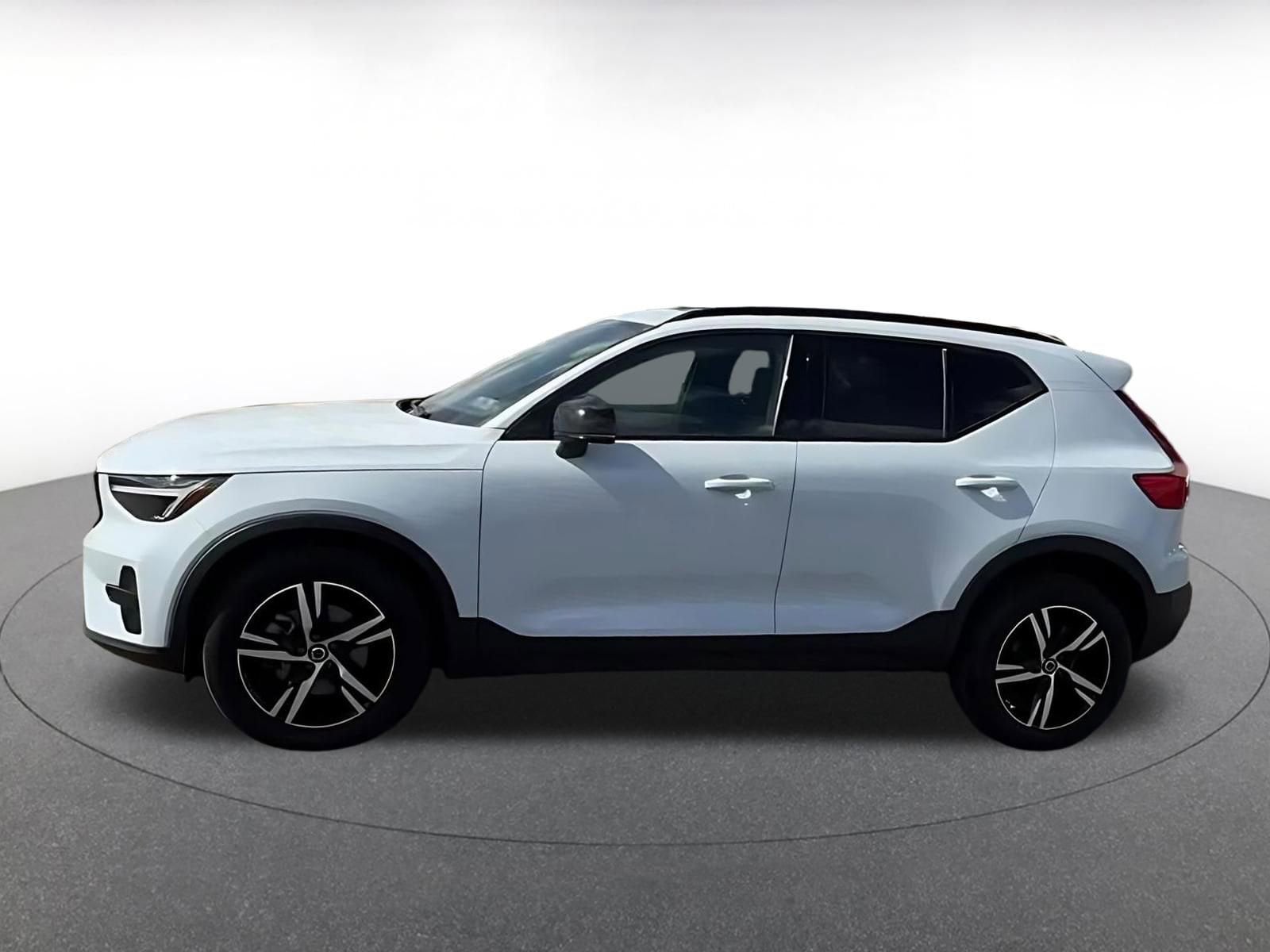 Thumbnail: 2024 Volvo XC40 - 8
