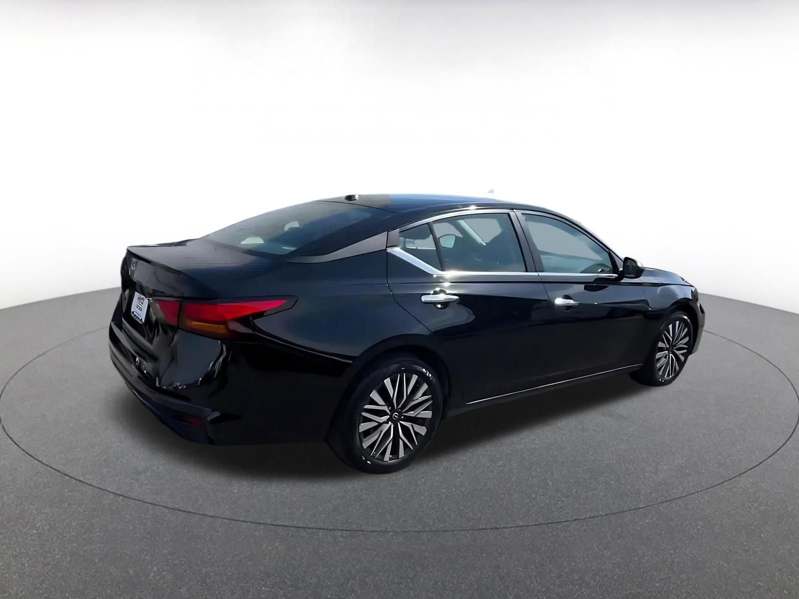 Thumbnail: 2025 Nissan Altima - 13