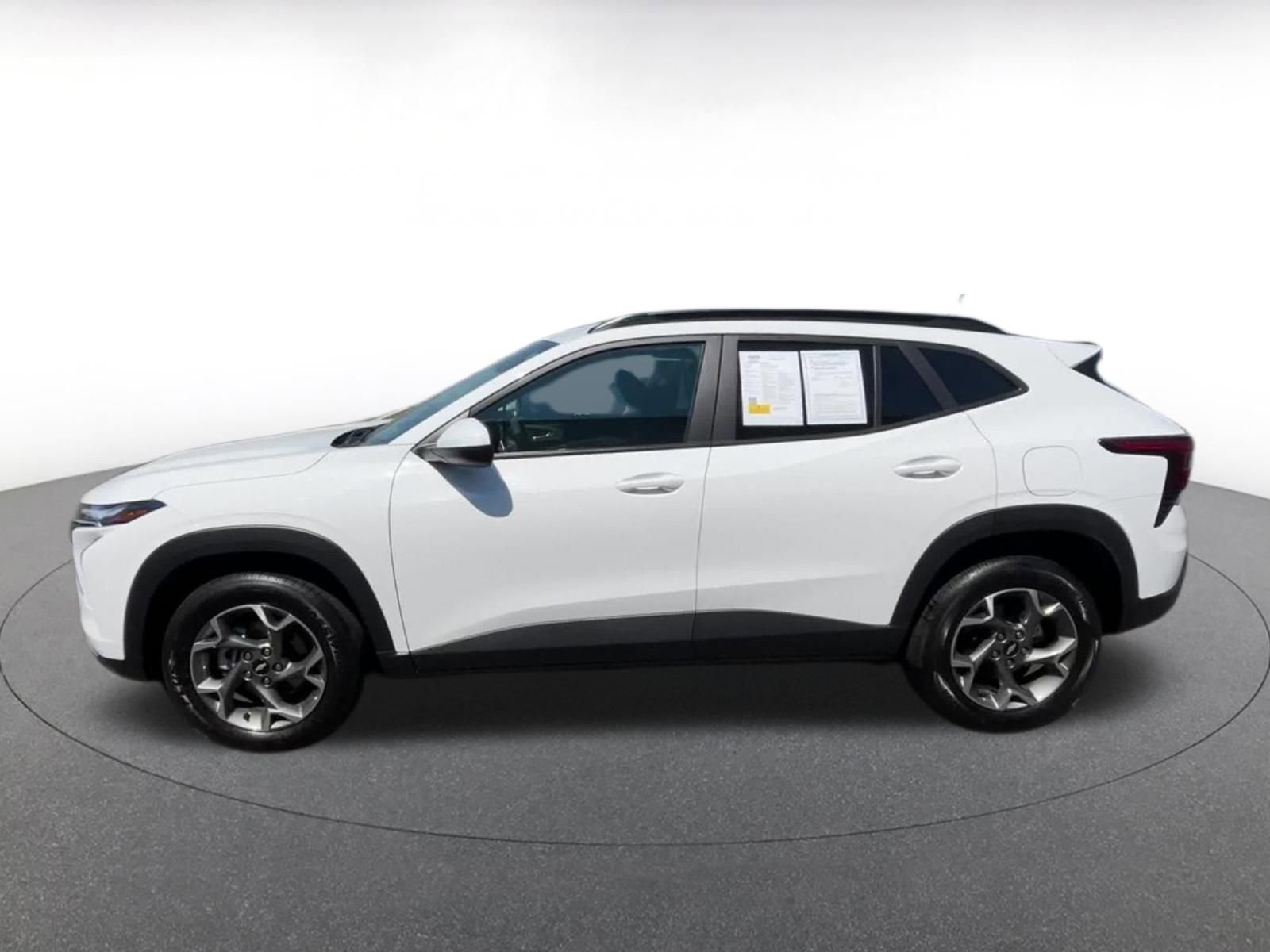 Thumbnail: 2025 Chevrolet Trax - 8