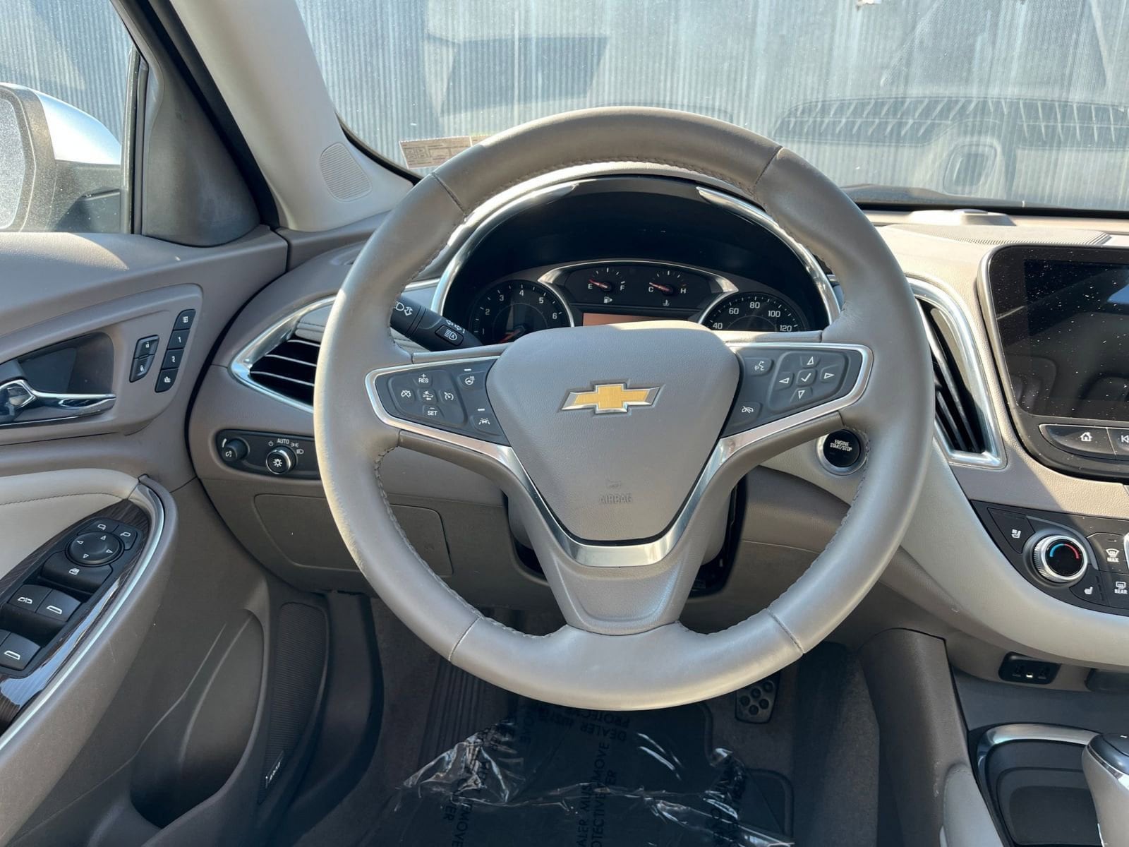 Thumbnail: 2017 Chevrolet Malibu - 28