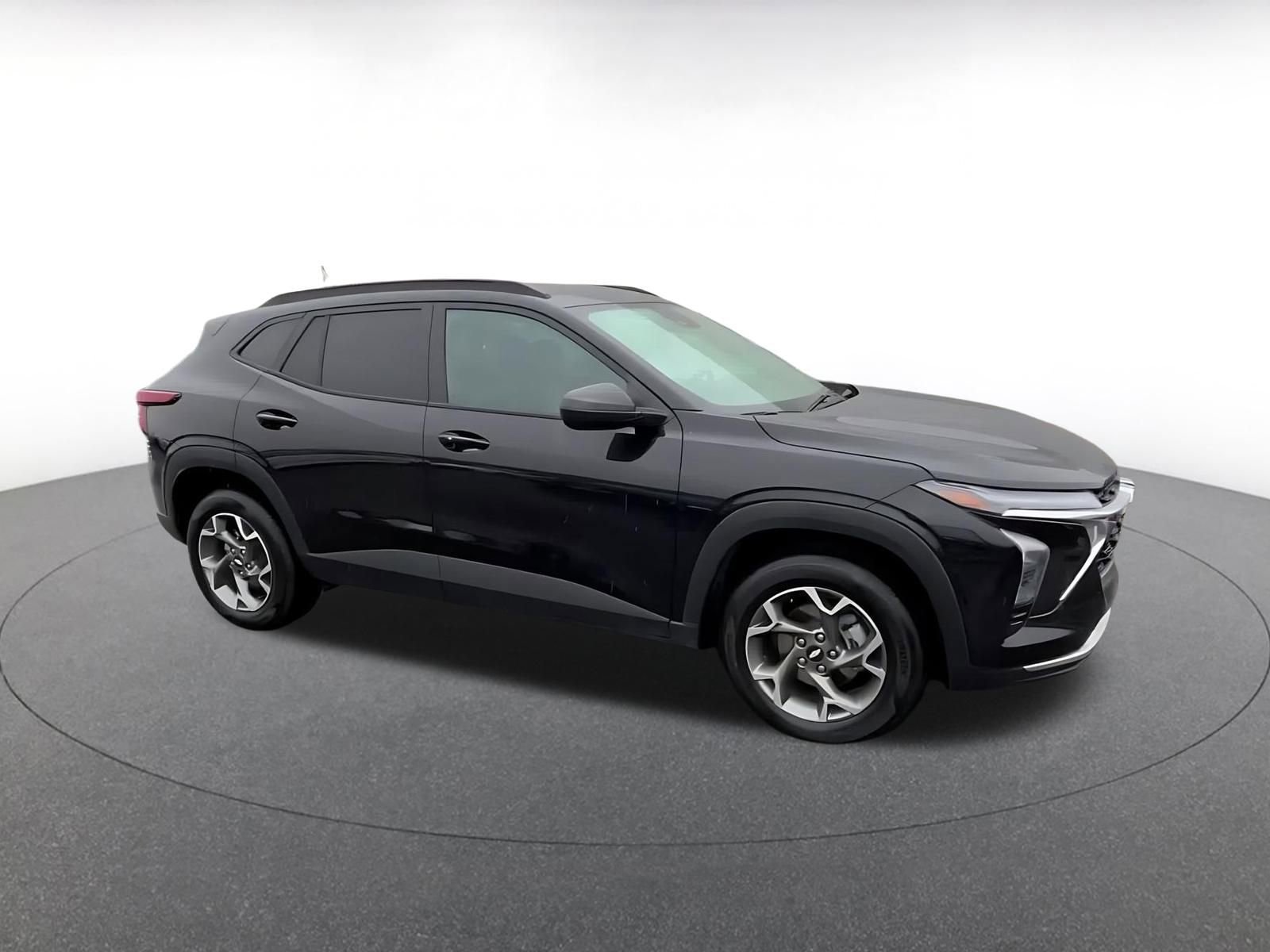 Thumbnail: 2025 Chevrolet Trax - 2