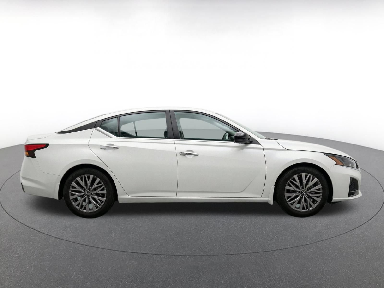 Thumbnail: 2025 Nissan Altima - 10
