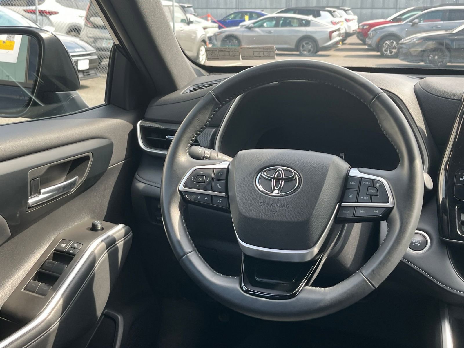 Thumbnail: 2025 Toyota Highlander - 29