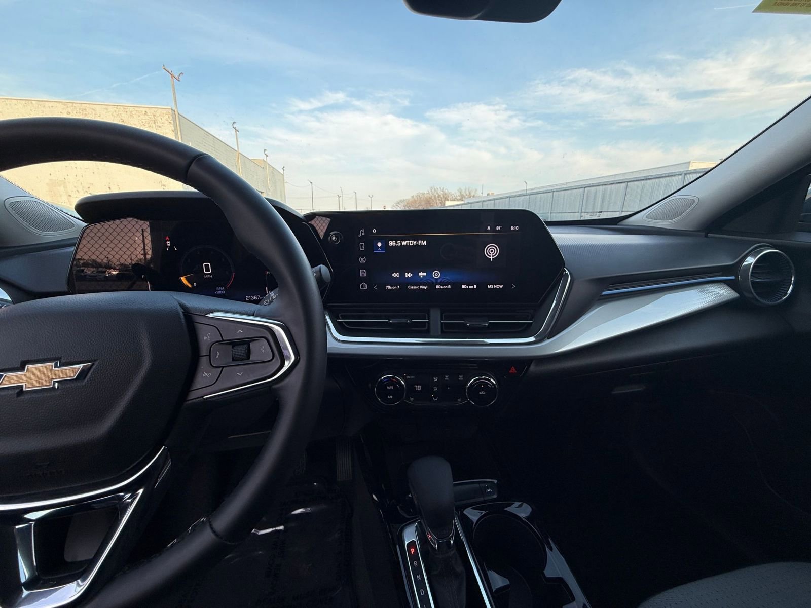 Thumbnail: 2025 Chevrolet Trax - 17