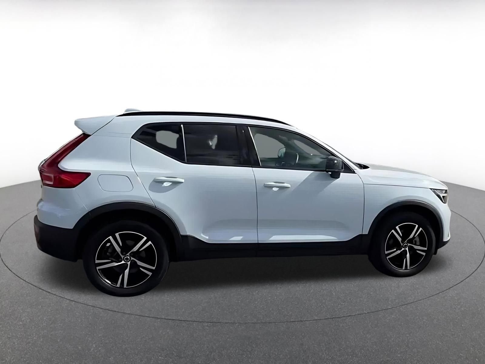 Thumbnail: 2024 Volvo XC40 - 15