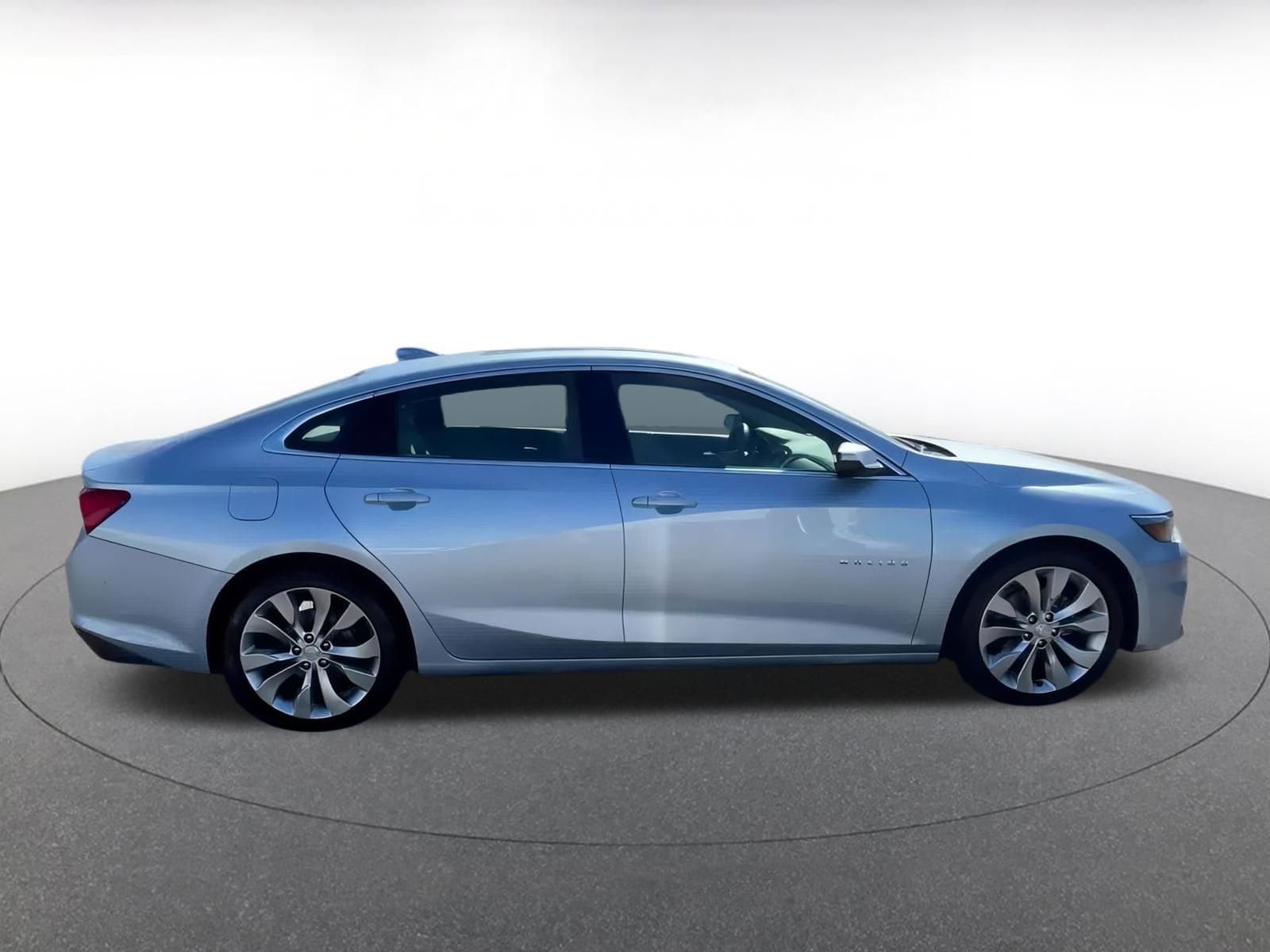 Thumbnail: 2017 Chevrolet Malibu - 16