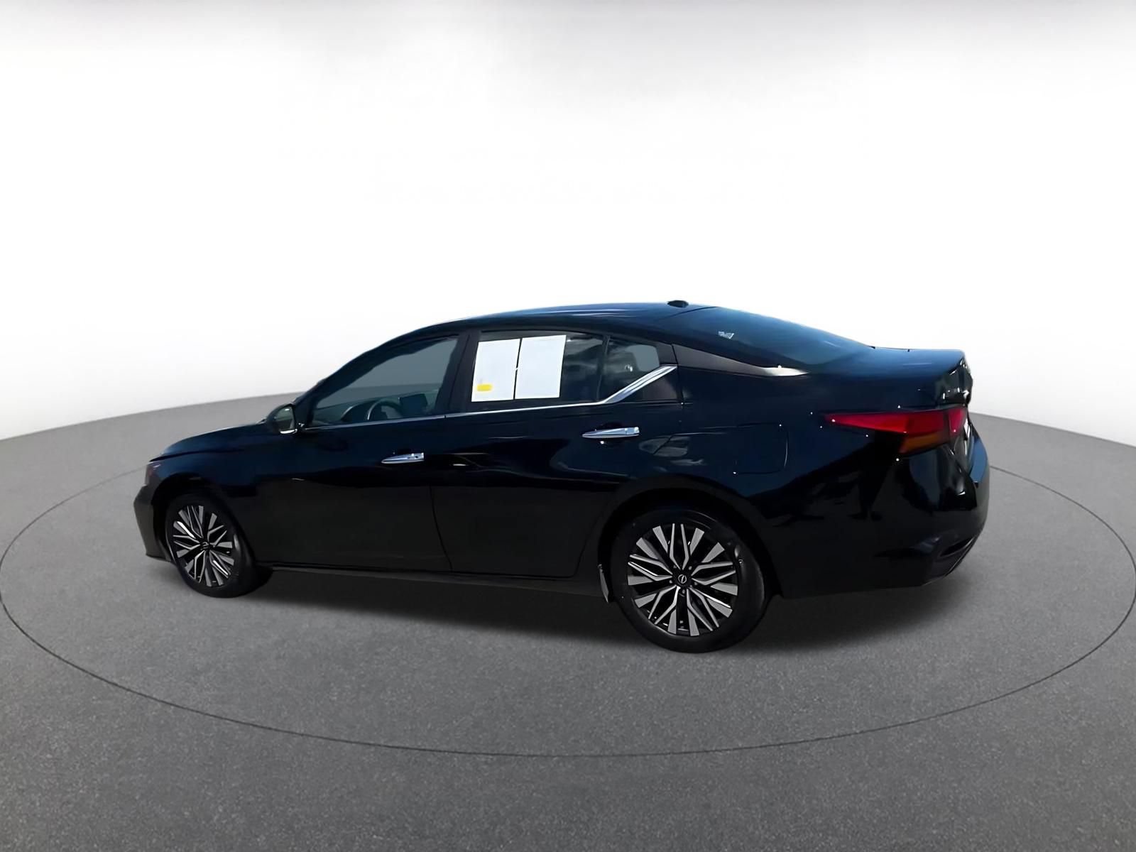 Thumbnail: 2025 Nissan Altima - 10